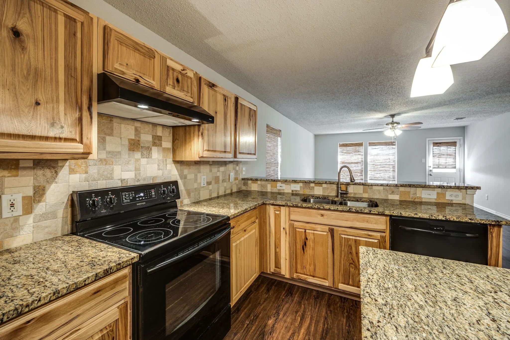 Single Family Residence For Rent in Denton County , 1561 Knottingham Drive, Little Elm, Texas 75068, 3 Bedroom, 2 Bathroom, 2 Garage spaces, 1,618 Sqft, built in 2001, mls#21369041, Real Estate Agent in Little Elm, Homes For Rent in Denton county, Homes For Rent in Little Elm, Realtor in Little Elm Texas, Real Estate Brokerage Independent Realty Texas, Luminita Cordes Realtor