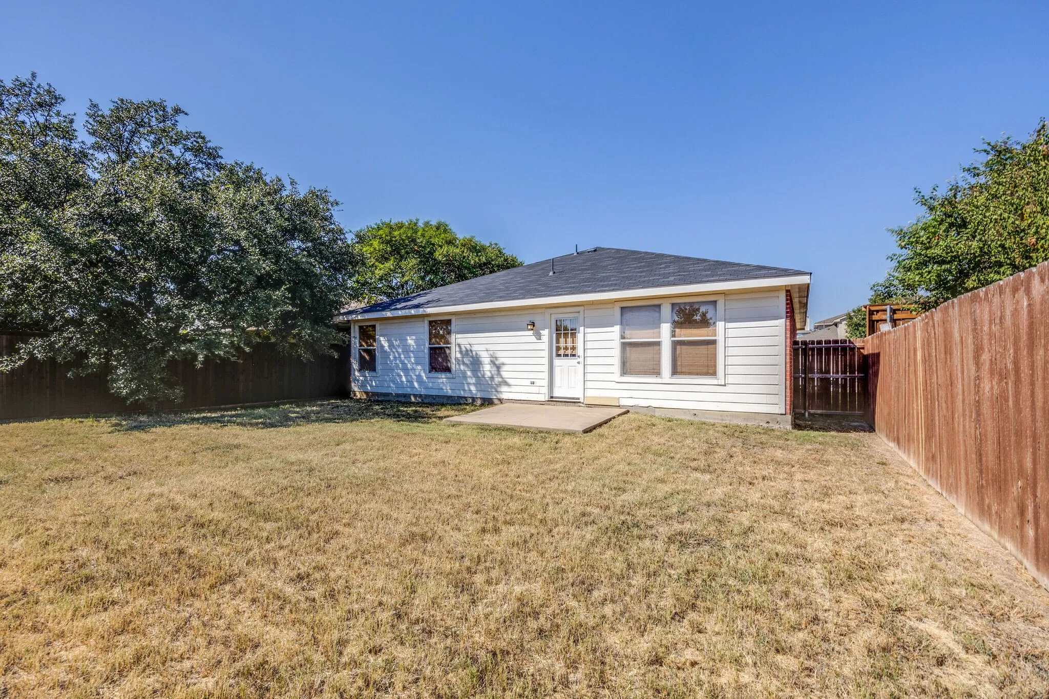 Single Family Residence For Rent in Denton County , 1561 Knottingham Drive, Little Elm, Texas 75068, 3 Bedroom, 2 Bathroom, 2 Garage spaces, 1,618 Sqft, built in 2001, mls#21369041, Real Estate Agent in Little Elm, Homes For Rent in Denton county, Homes For Rent in Little Elm, Realtor in Little Elm Texas, Real Estate Brokerage Independent Realty Texas, Luminita Cordes Realtor