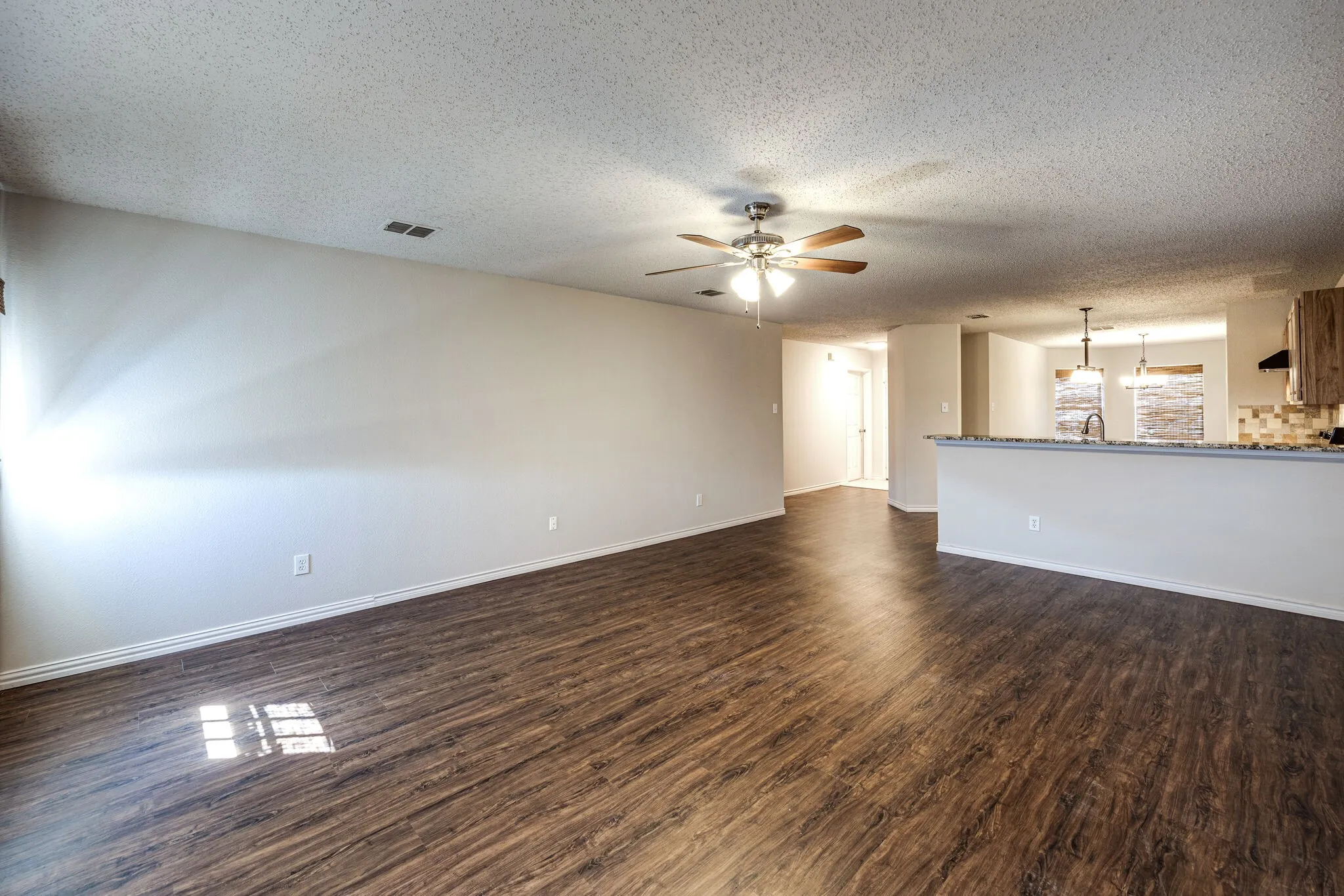 Single Family Residence For Rent in Denton County , 1561 Knottingham Drive, Little Elm, Texas 75068, 3 Bedroom, 2 Bathroom, 2 Garage spaces, 1,618 Sqft, built in 2001, mls#21369041, Real Estate Agent in Little Elm, Homes For Rent in Denton county, Homes For Rent in Little Elm, Realtor in Little Elm Texas, Real Estate Brokerage Independent Realty Texas, Luminita Cordes Realtor