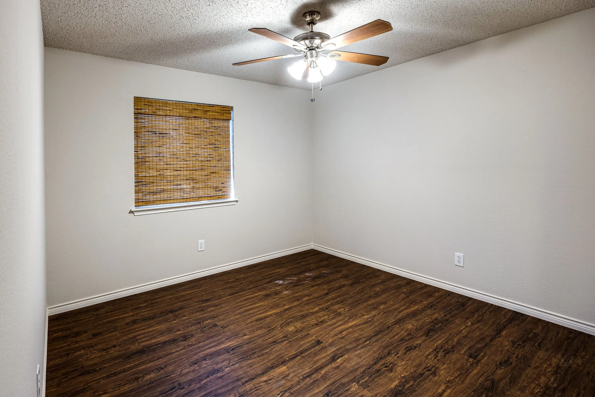 Single Family Residence For Rent in Denton County , 1561 Knottingham Drive, Little Elm, Texas 75068, 3 Bedroom, 2 Bathroom, 2 Garage spaces, 1,618 Sqft, built in 2001, mls#21369041, Real Estate Agent in Little Elm, Homes For Rent in Denton county, Homes For Rent in Little Elm, Realtor in Little Elm Texas, Real Estate Brokerage Independent Realty Texas, Luminita Cordes Realtor