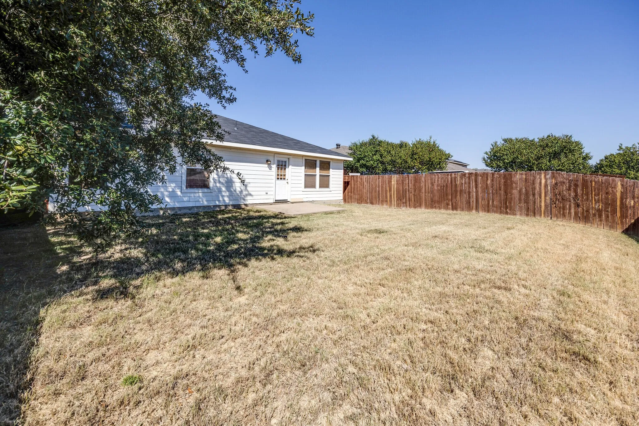 Single Family Residence For Rent in Denton County , 1561 Knottingham Drive, Little Elm, Texas 75068, 3 Bedroom, 2 Bathroom, 2 Garage spaces, 1,618 Sqft, built in 2001, mls#21369041, Real Estate Agent in Little Elm, Homes For Rent in Denton county, Homes For Rent in Little Elm, Realtor in Little Elm Texas, Real Estate Brokerage Independent Realty Texas, Luminita Cordes Realtor