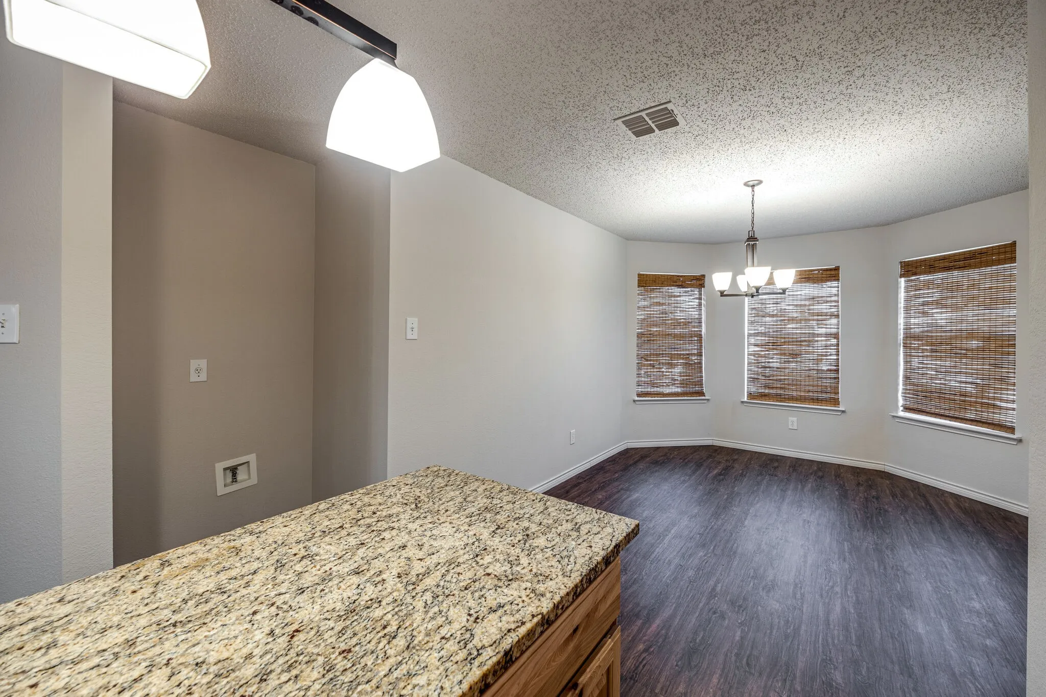 Single Family Residence For Rent in Denton County , 1561 Knottingham Drive, Little Elm, Texas 75068, 3 Bedroom, 2 Bathroom, 2 Garage spaces, 1,618 Sqft, built in 2001, mls#21369041, Real Estate Agent in Little Elm, Homes For Rent in Denton county, Homes For Rent in Little Elm, Realtor in Little Elm Texas, Real Estate Brokerage Independent Realty Texas, Luminita Cordes Realtor
