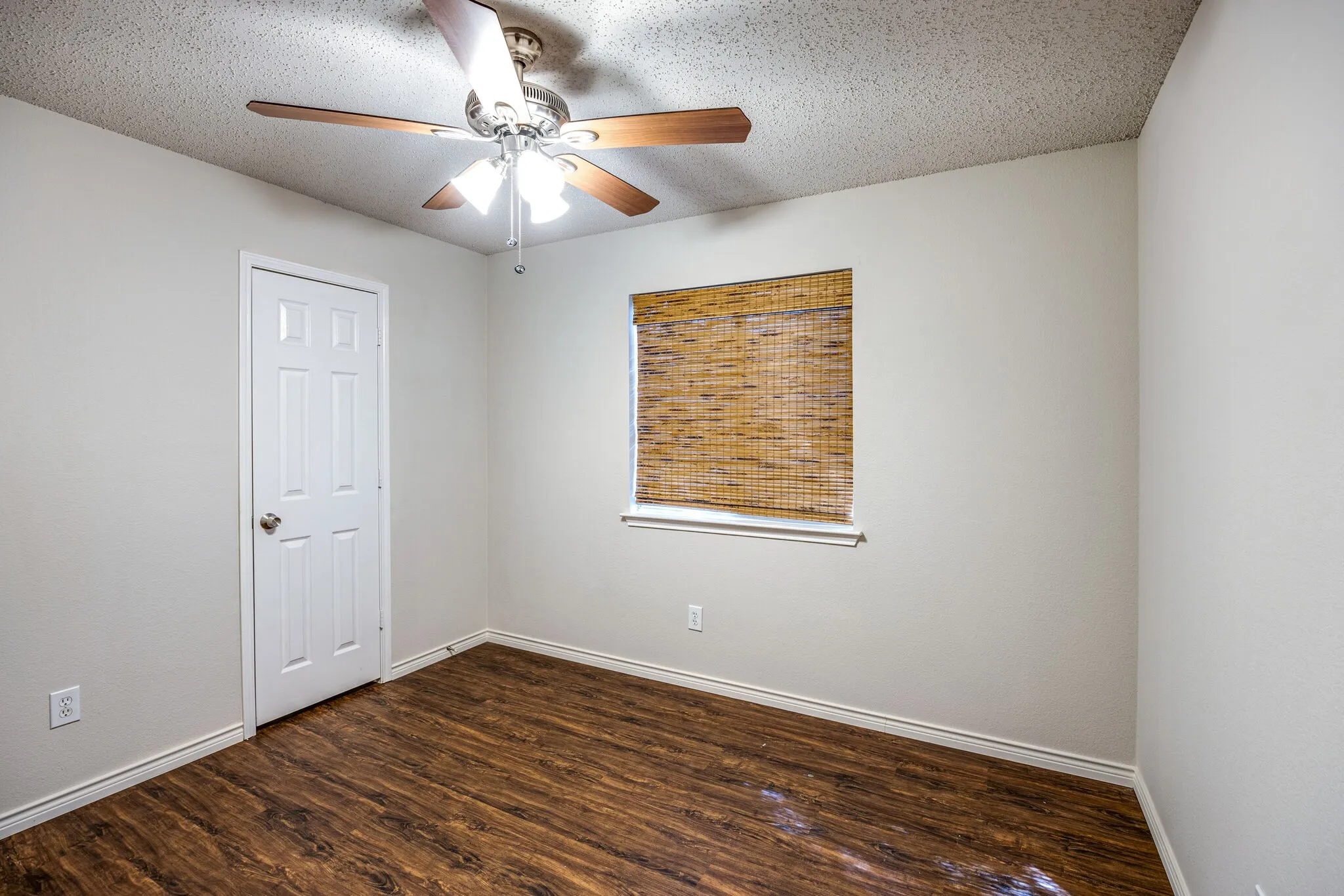 Single Family Residence For Rent in Denton County , 1561 Knottingham Drive, Little Elm, Texas 75068, 3 Bedroom, 2 Bathroom, 2 Garage spaces, 1,618 Sqft, built in 2001, mls#21369041, Real Estate Agent in Little Elm, Homes For Rent in Denton county, Homes For Rent in Little Elm, Realtor in Little Elm Texas, Real Estate Brokerage Independent Realty Texas, Luminita Cordes Realtor