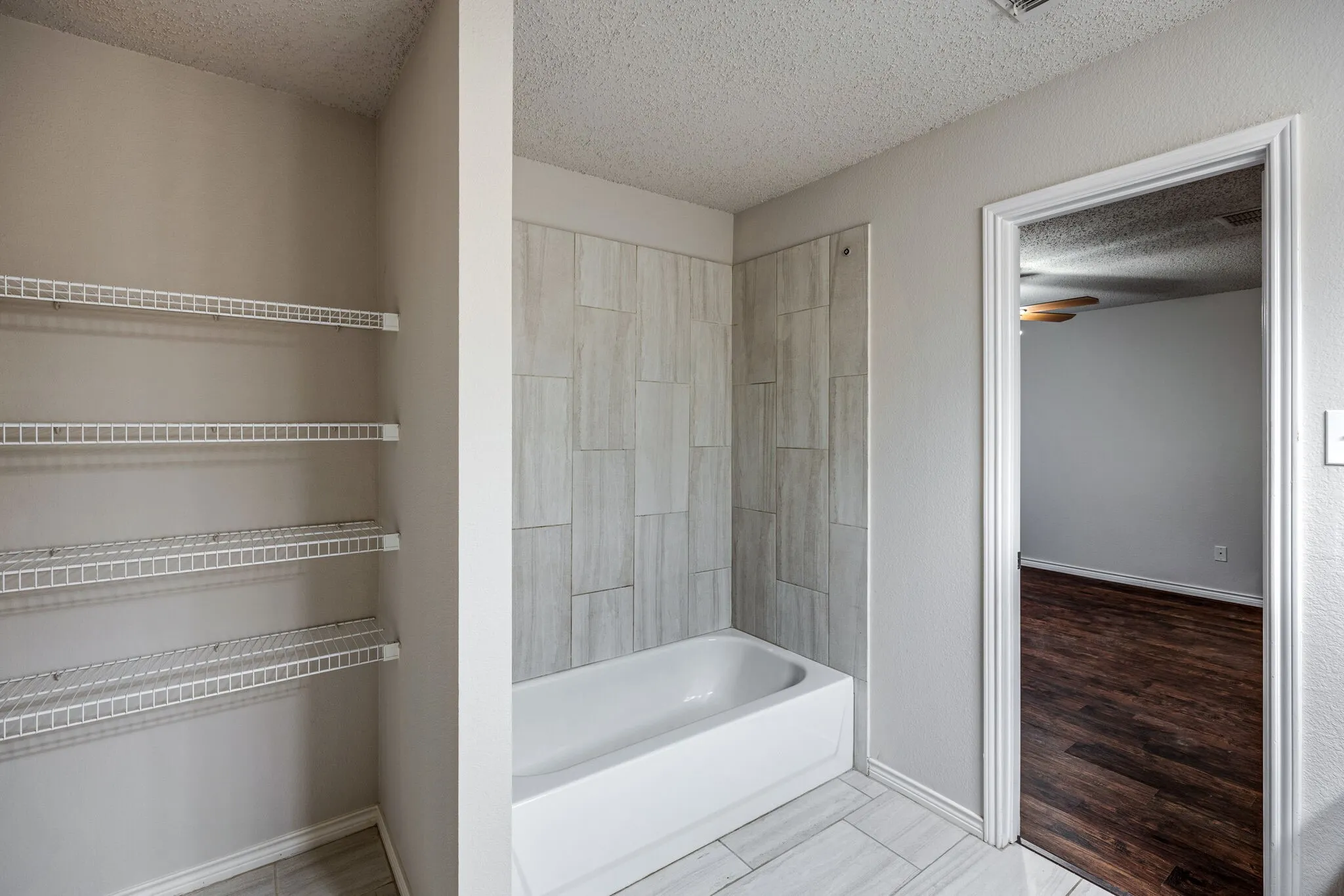 Single Family Residence For Rent in Denton County , 1561 Knottingham Drive, Little Elm, Texas 75068, 3 Bedroom, 2 Bathroom, 2 Garage spaces, 1,618 Sqft, built in 2001, mls#21369041, Real Estate Agent in Little Elm, Homes For Rent in Denton county, Homes For Rent in Little Elm, Realtor in Little Elm Texas, Real Estate Brokerage Independent Realty Texas, Luminita Cordes Realtor