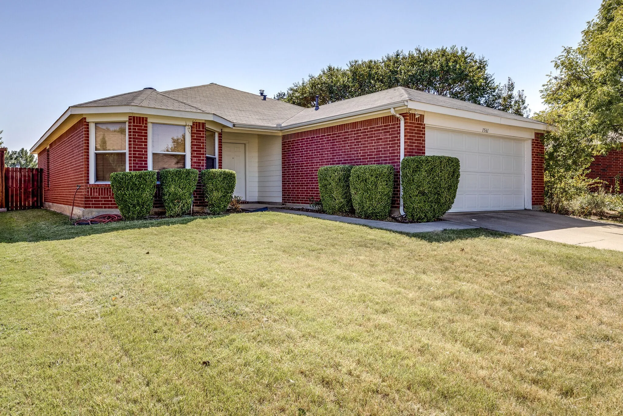 Single Family Residence For Rent in Denton County , 1561 Knottingham Drive, Little Elm, Texas 75068, 3 Bedroom, 2 Bathroom, 2 Garage spaces, 1,618 Sqft, built in 2001, mls#21369041, Real Estate Agent in Little Elm, Homes For Rent in Denton county, Homes For Rent in Little Elm, Realtor in Little Elm Texas, Real Estate Brokerage Independent Realty Texas, Luminita Cordes Realtor