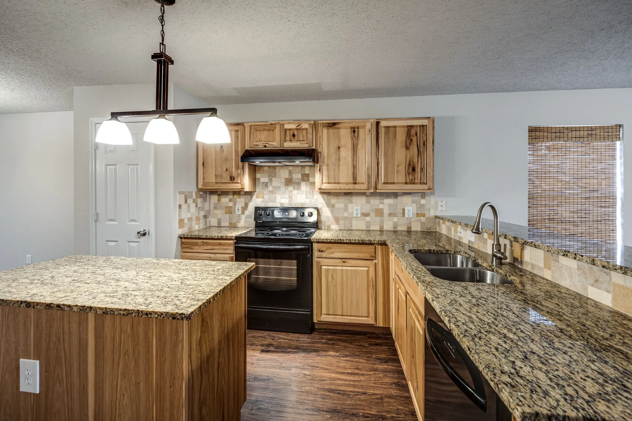 Single Family Residence For Rent in Denton County , 1561 Knottingham Drive, Little Elm, Texas 75068, 3 Bedroom, 2 Bathroom, 2 Garage spaces, 1,618 Sqft, built in 2001, mls#21369041, Real Estate Agent in Little Elm, Homes For Rent in Denton county, Homes For Rent in Little Elm, Realtor in Little Elm Texas, Real Estate Brokerage Independent Realty Texas, Luminita Cordes Realtor