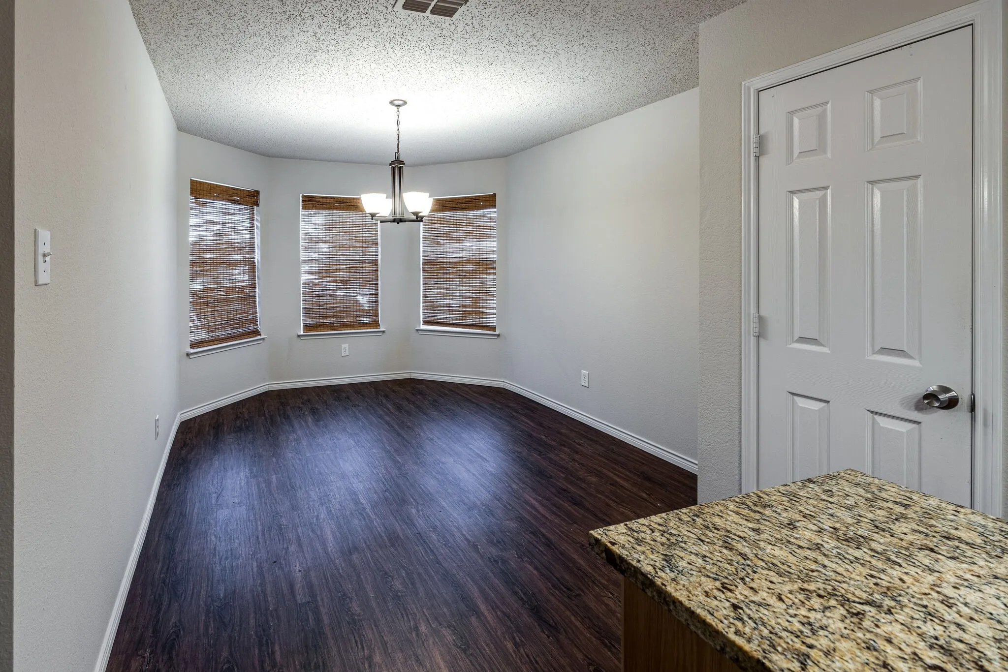 Single Family Residence For Rent in Denton County , 1561 Knottingham Drive, Little Elm, Texas 75068, 3 Bedroom, 2 Bathroom, 2 Garage spaces, 1,618 Sqft, built in 2001, mls#21369041, Real Estate Agent in Little Elm, Homes For Rent in Denton county, Homes For Rent in Little Elm, Realtor in Little Elm Texas, Real Estate Brokerage Independent Realty Texas, Luminita Cordes Realtor
