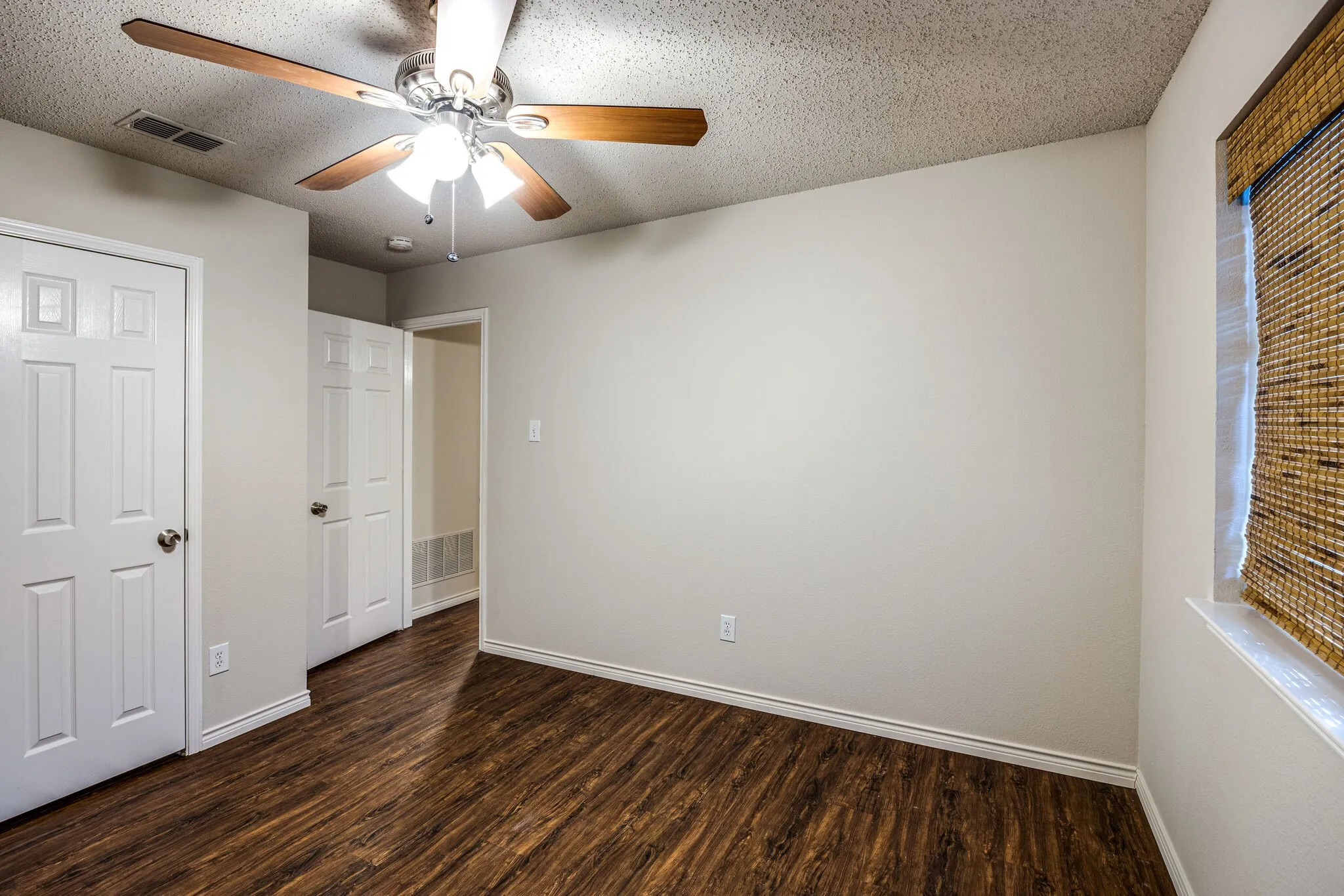Single Family Residence For Rent in Denton County , 1561 Knottingham Drive, Little Elm, Texas 75068, 3 Bedroom, 2 Bathroom, 2 Garage spaces, 1,618 Sqft, built in 2001, mls#21369041, Real Estate Agent in Little Elm, Homes For Rent in Denton county, Homes For Rent in Little Elm, Realtor in Little Elm Texas, Real Estate Brokerage Independent Realty Texas, Luminita Cordes Realtor