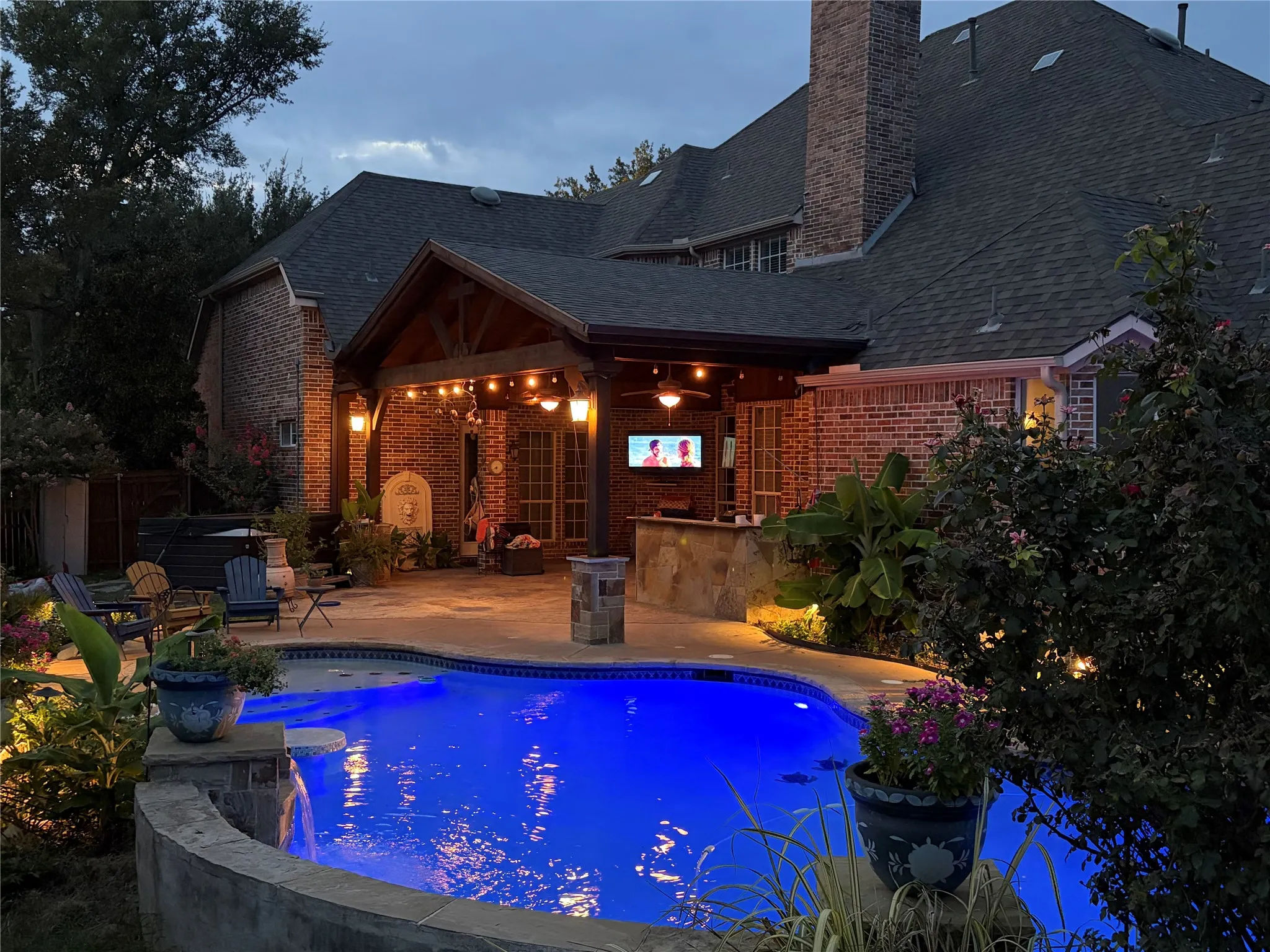 35,000 gallon diving pool