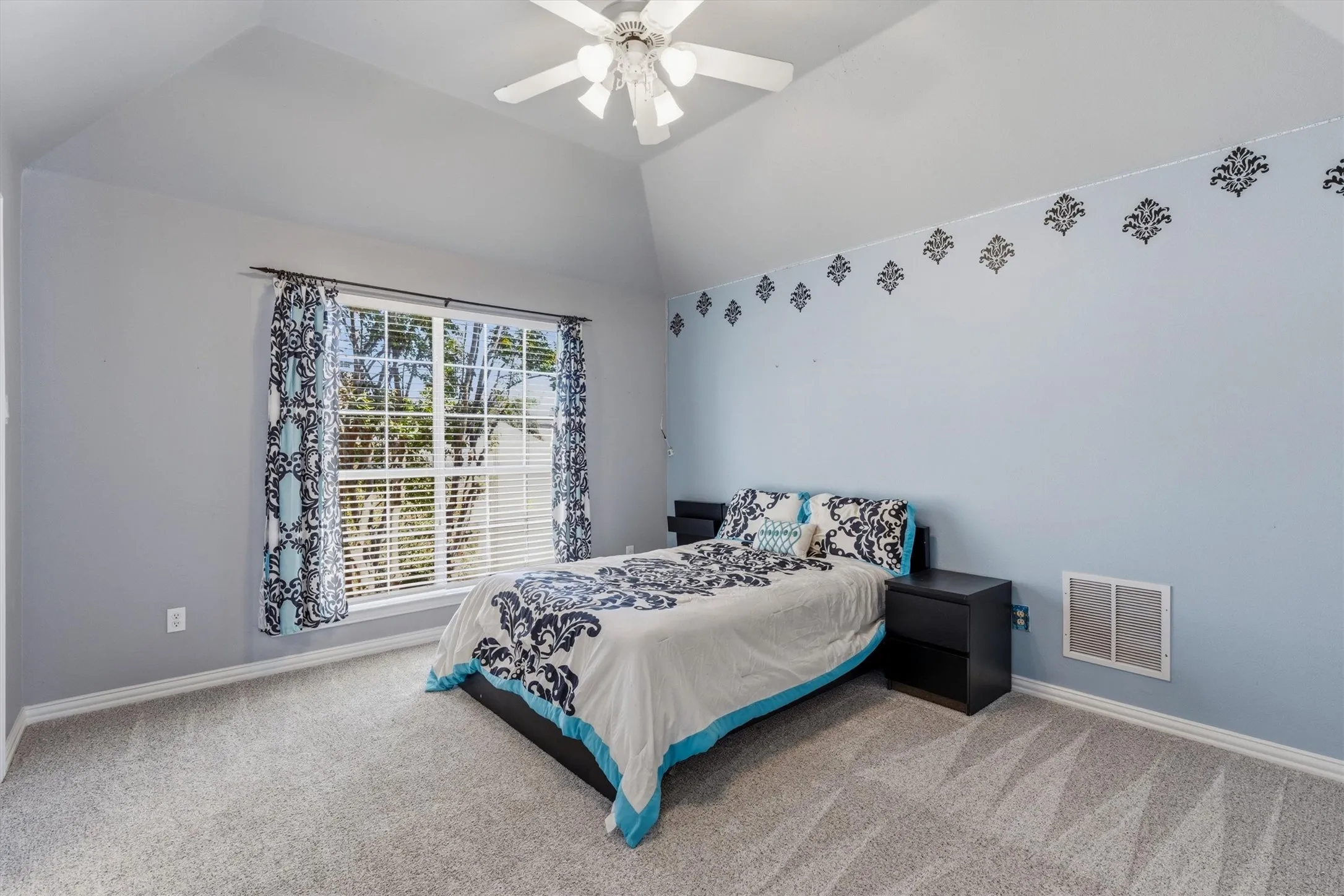 Single Family Residence For Sale in Collin County , 900 Bandera Court, Allen, Texas 75013, 5 Bedroom, 5 Bathroom, 3 Garage spaces, 4,034 Sqft, built in 1998, mls#21367302, Real Estate Agent in Allen, Homes For Sale in Collin county, Homes For Sale in Allen, Realtor in Allen Texas, Real Estate Brokerage Independent Realty Texas, Luminita Cordes Realtor
