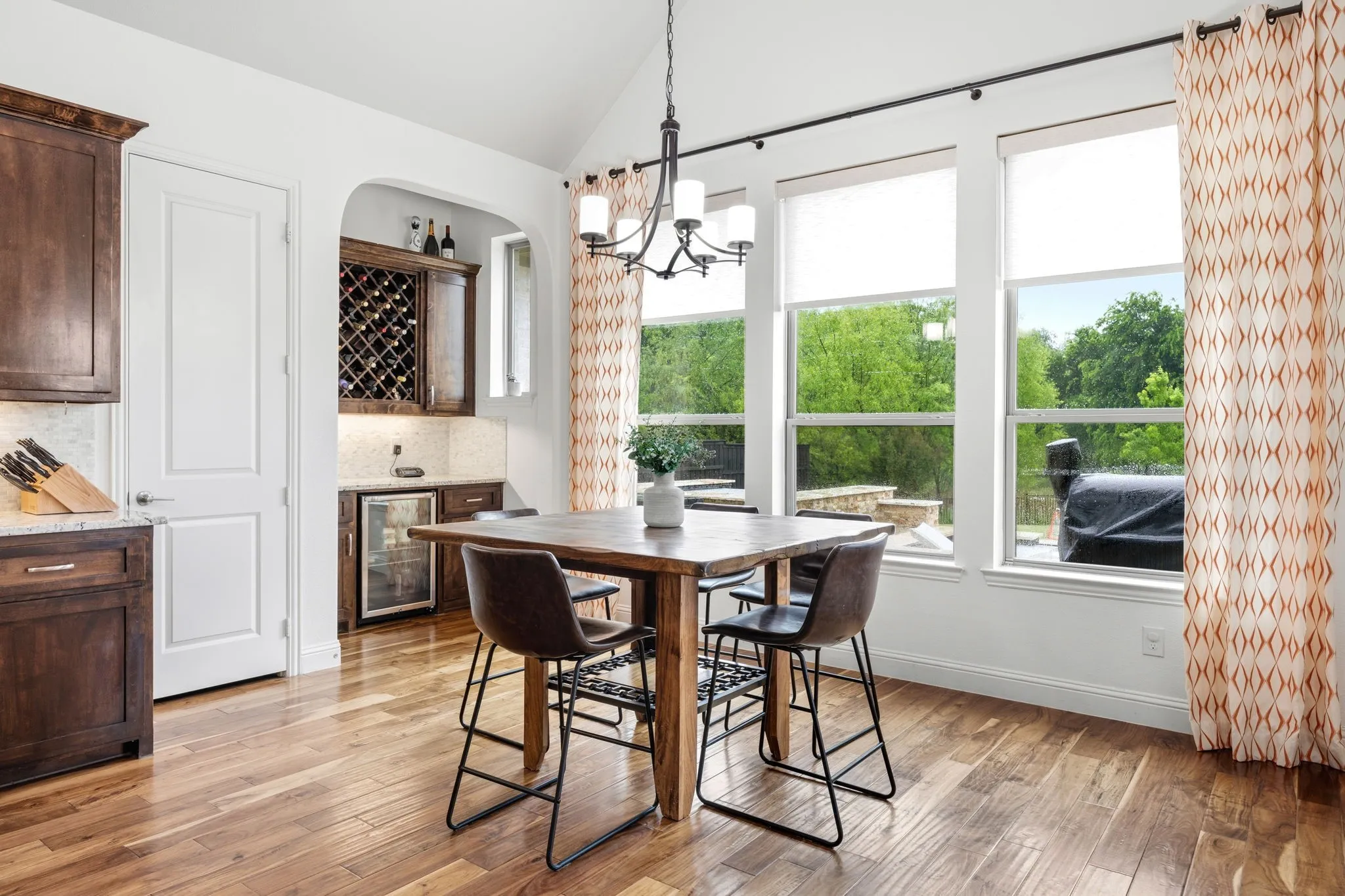 Single Family Residence For Sale in Collin County , 1642 Jeffrey Drive, Wylie, Texas 75098, 5 Bedroom, 6 Bathroom, 3 Garage spaces, 4,759 Sqft, built in 2016, mls#21368212, Real Estate Agent in Wylie, Homes For Sale in Collin county, Homes For Sale in Wylie, Realtor in Wylie Texas, Real Estate Brokerage Independent Realty Texas, Luminita Cordes Realtor