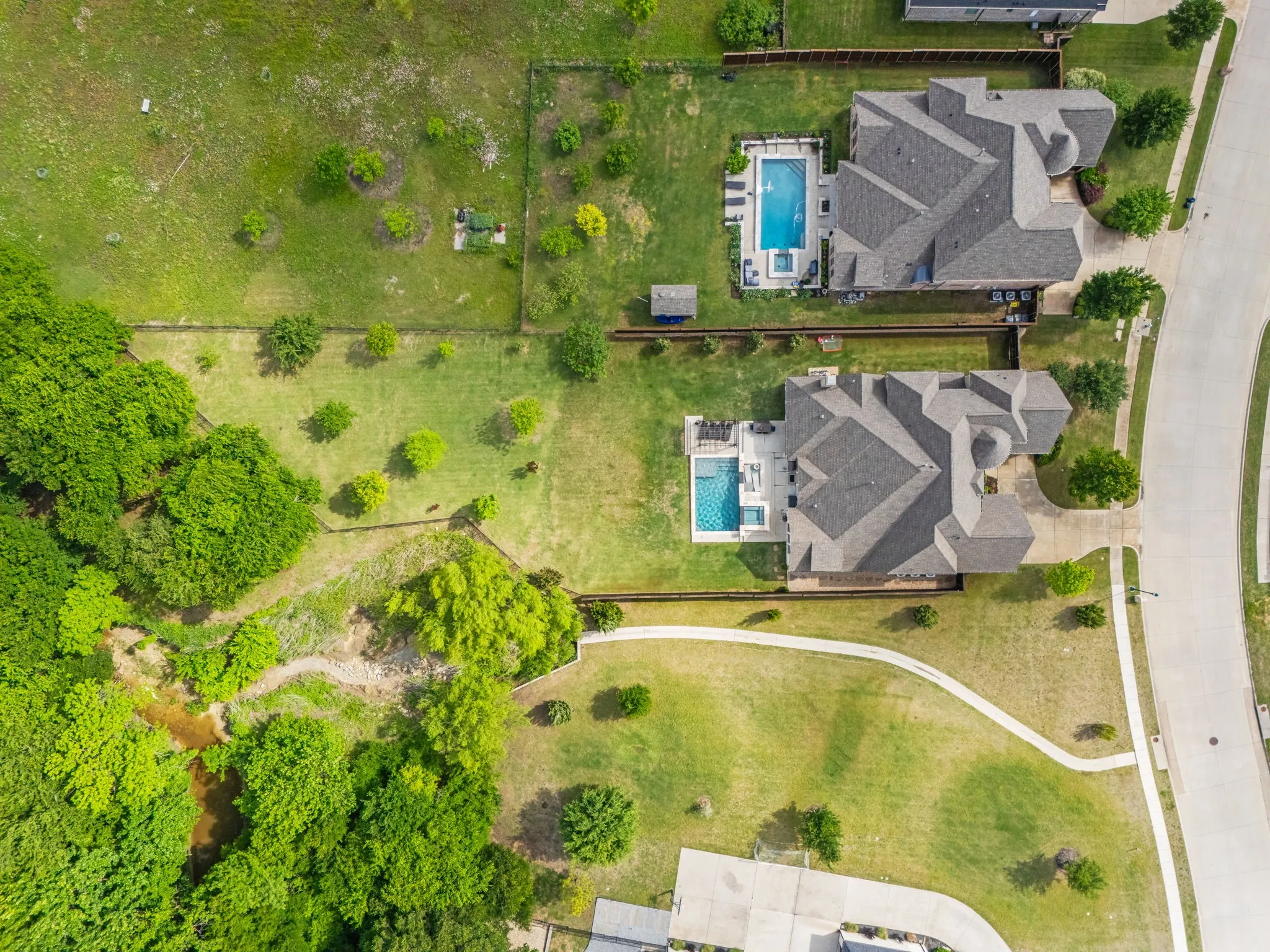 Single Family Residence For Sale in Collin County , 1642 Jeffrey Drive, Wylie, Texas 75098, 5 Bedroom, 6 Bathroom, 3 Garage spaces, 4,759 Sqft, built in 2016, mls#21368212, Real Estate Agent in Wylie, Homes For Sale in Collin county, Homes For Sale in Wylie, Realtor in Wylie Texas, Real Estate Brokerage Independent Realty Texas, Luminita Cordes Realtor