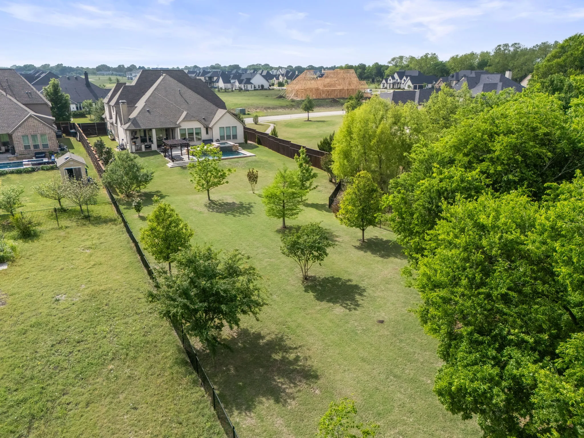 Single Family Residence For Sale in Collin County , 1642 Jeffrey Drive, Wylie, Texas 75098, 5 Bedroom, 6 Bathroom, 3 Garage spaces, 4,759 Sqft, built in 2016, mls#21368212, Real Estate Agent in Wylie, Homes For Sale in Collin county, Homes For Sale in Wylie, Realtor in Wylie Texas, Real Estate Brokerage Independent Realty Texas, Luminita Cordes Realtor