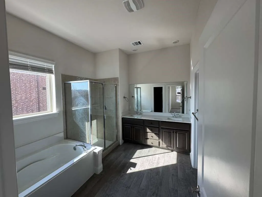 Single Family Residence For Rent in Collin County , 15323 Mossy Oak Lane, Frisco, Texas 75035, 4 Bedroom, 4 Bathroom, 2 Garage spaces, 2,744 Sqft, built in 2021, mls#21368963, Real Estate Agent in Frisco, Homes For Rent in Collin county, Homes For Rent in Frisco, Realtor in Frisco Texas, Real Estate Brokerage Independent Realty Texas, Luminita Cordes Realtor