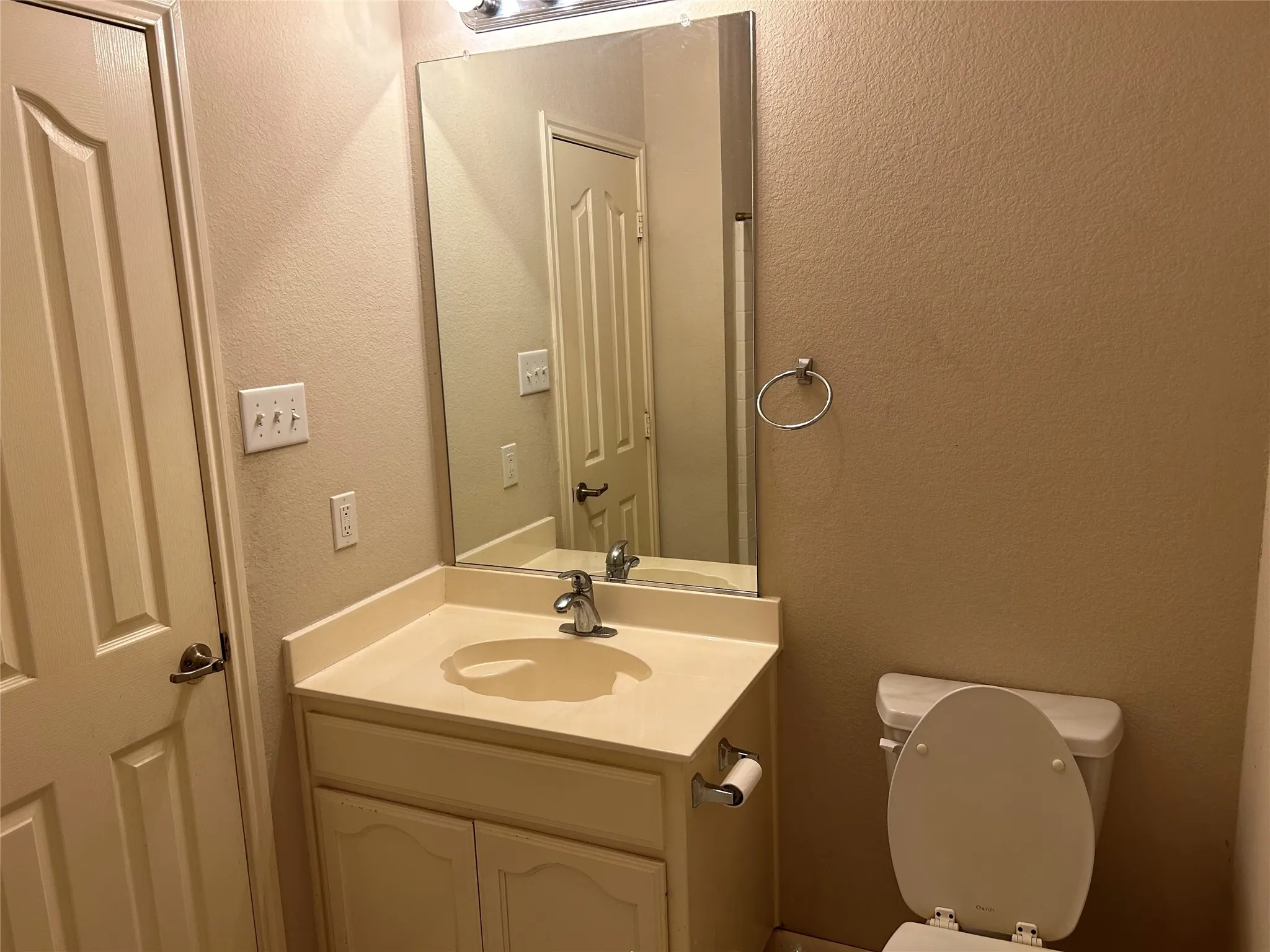 Single Family Residence For Rent in Tarrant County , 12608 Clarksburg Trail, Fort Worth, Texas 76244, 3 Bedroom, 2 Bathroom, 2 Garage spaces, 1,672 Sqft, built in 2004, mls#21363676, Real Estate Agent in Fort Worth, Homes For Rent in Tarrant county, Homes For Rent in Fort Worth, Realtor in Fort Worth Texas, Real Estate Brokerage Independent Realty Texas, Luminita Cordes Realtor