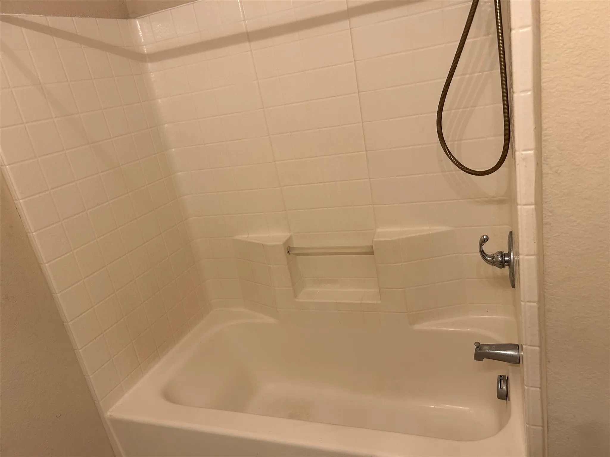 Single Family Residence For Rent in Tarrant County , 12608 Clarksburg Trail, Fort Worth, Texas 76244, 3 Bedroom, 2 Bathroom, 2 Garage spaces, 1,672 Sqft, built in 2004, mls#21363676, Real Estate Agent in Fort Worth, Homes For Rent in Tarrant county, Homes For Rent in Fort Worth, Realtor in Fort Worth Texas, Real Estate Brokerage Independent Realty Texas, Luminita Cordes Realtor
