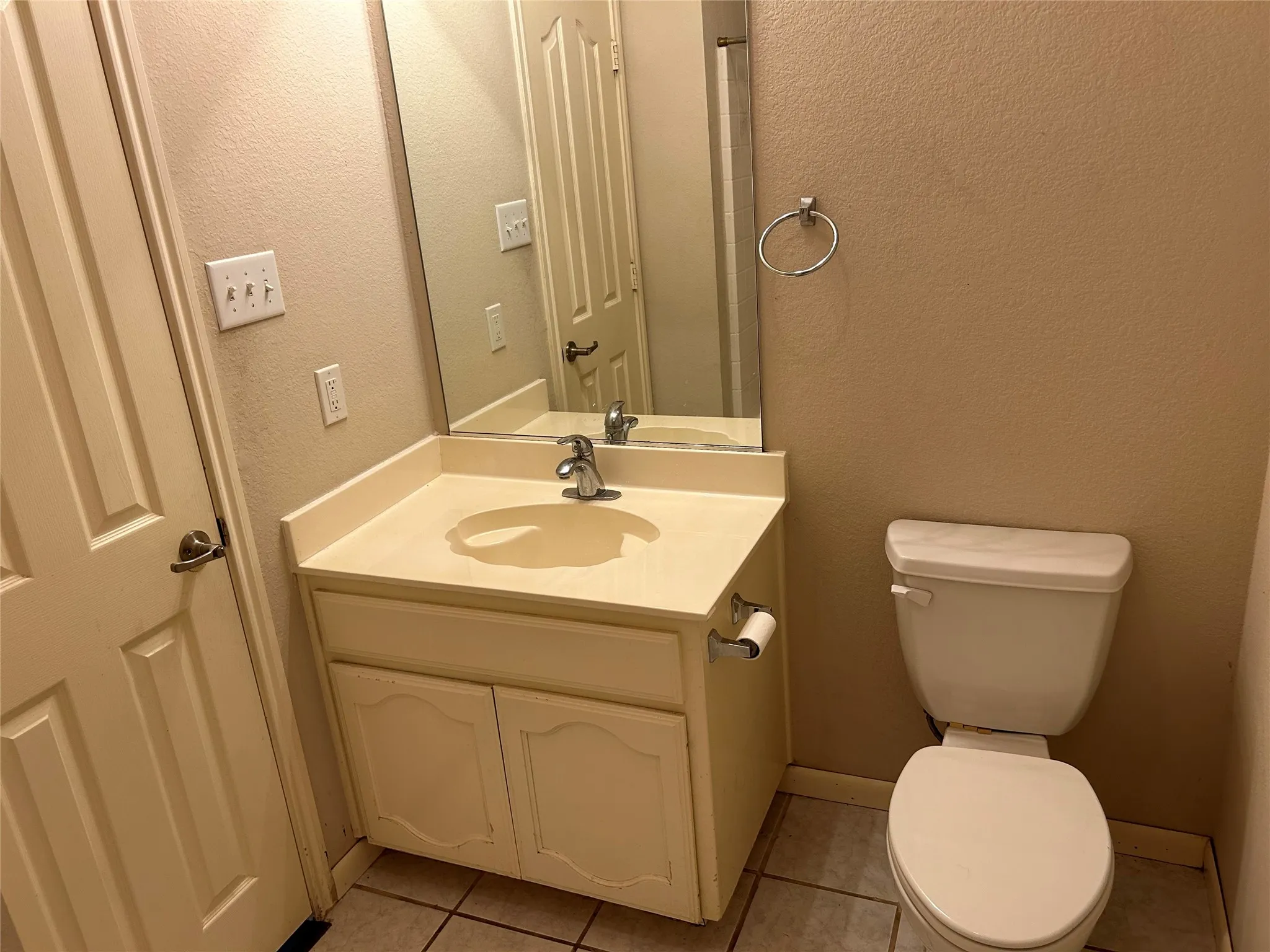 Single Family Residence For Rent in Tarrant County , 12608 Clarksburg Trail, Fort Worth, Texas 76244, 3 Bedroom, 2 Bathroom, 2 Garage spaces, 1,672 Sqft, built in 2004, mls#21363676, Real Estate Agent in Fort Worth, Homes For Rent in Tarrant county, Homes For Rent in Fort Worth, Realtor in Fort Worth Texas, Real Estate Brokerage Independent Realty Texas, Luminita Cordes Realtor