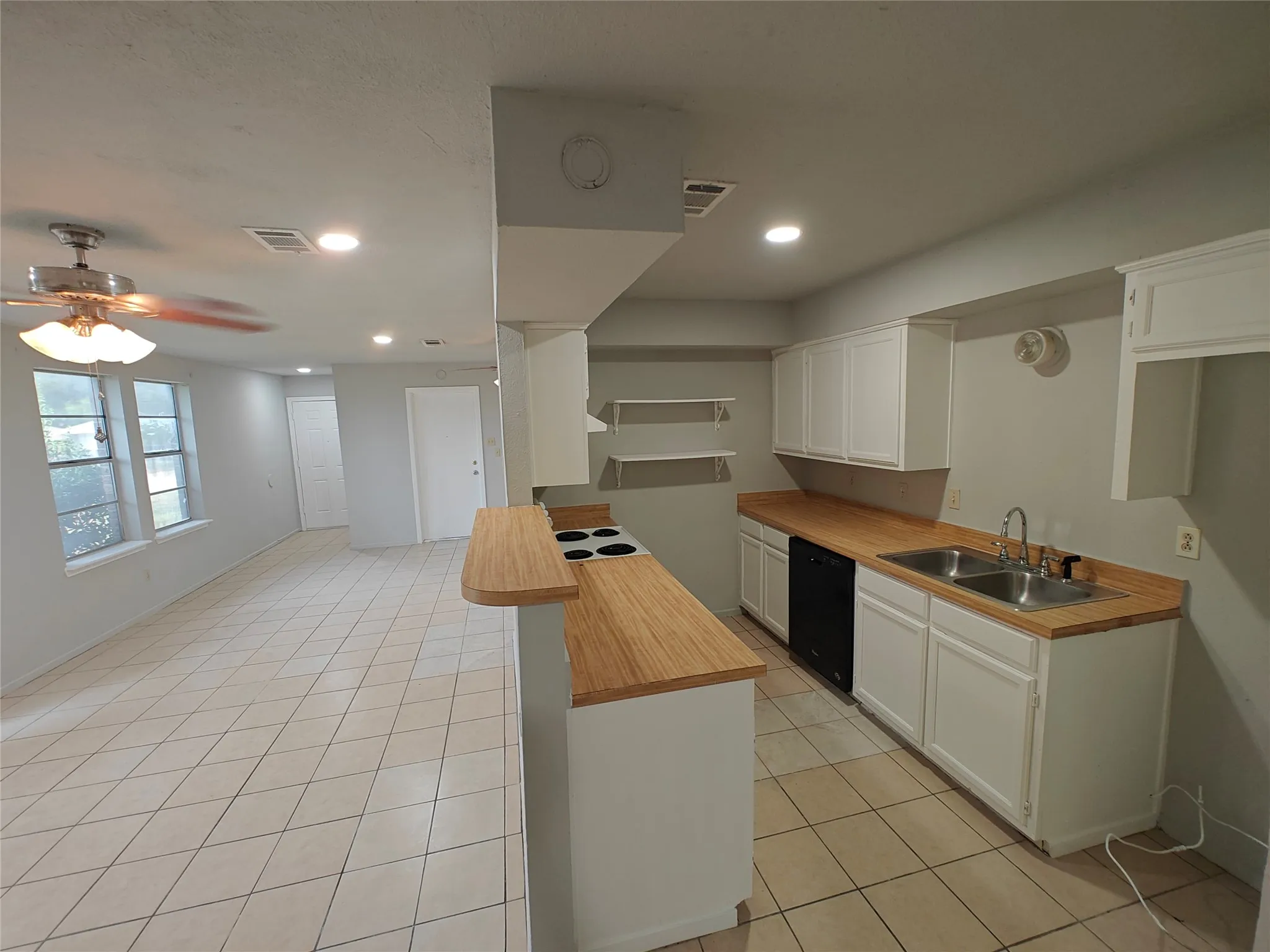 Townhouse For Rent in Collin County , 123 Prairie Creek Circle, Princeton, Texas 75407, 2 Bedroom, 1 Bathroom, 1 Garage spaces, 2,040 Sqft, built in 1983, mls#21369076, Real Estate Agent in Princeton, Homes For Rent in Collin county, Homes For Rent in Princeton, Realtor in Princeton Texas, Real Estate Brokerage Independent Realty Texas, Luminita Cordes Realtor
