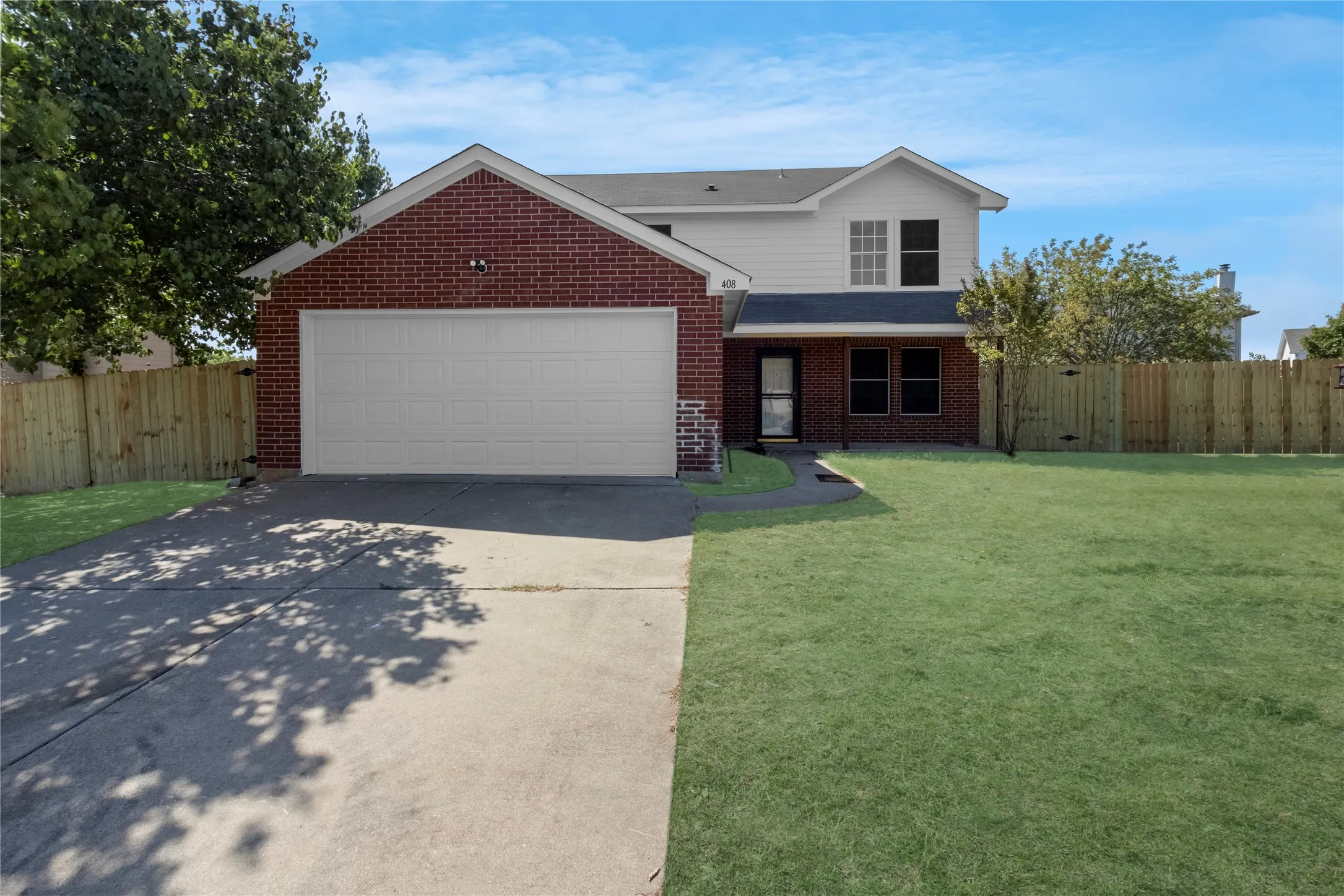 Single Family Residence For Sale in Tarrant County , 408 Centennial Place, Crowley, Texas 76036, 5 Bedroom, 3 Bathroom, 2 Garage spaces, 2,764 Sqft, built in 2002, mls#21368004, Real Estate Agent in Crowley, Homes For Sale in Tarrant county, Homes For Sale in Crowley, Realtor in Crowley Texas, Real Estate Brokerage Independent Realty Texas, Luminita Cordes Realtor