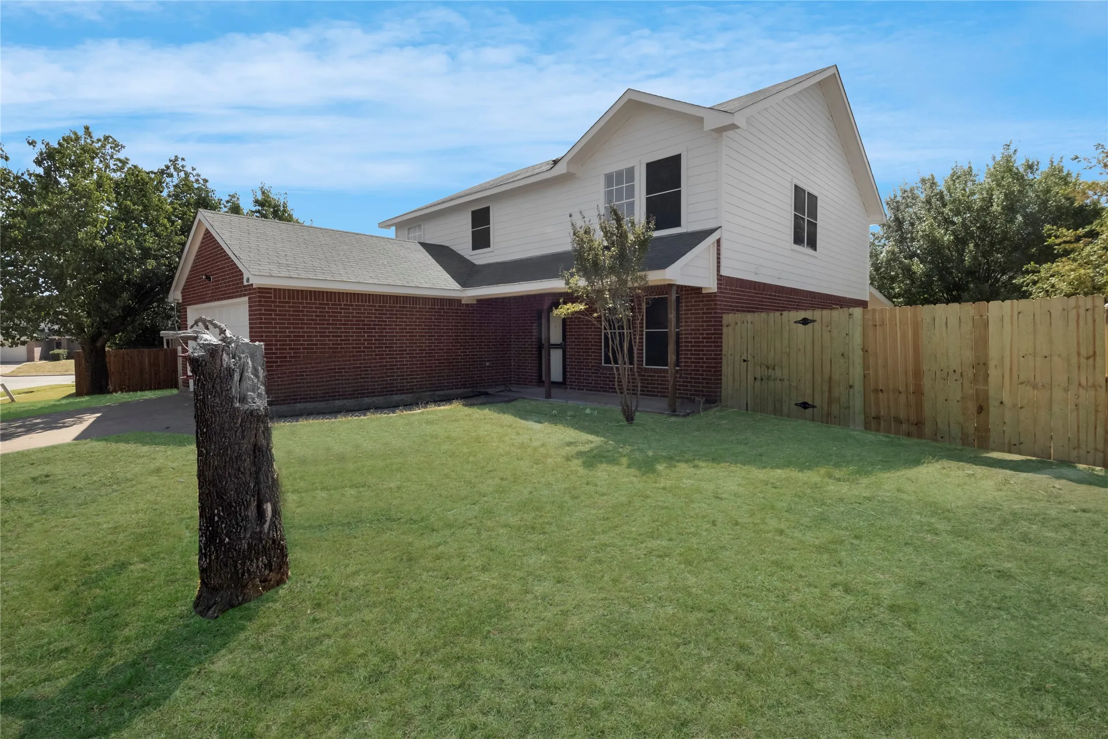Single Family Residence For Sale in Tarrant County , 408 Centennial Place, Crowley, Texas 76036, 5 Bedroom, 3 Bathroom, 2 Garage spaces, 2,764 Sqft, built in 2002, mls#21368004, Real Estate Agent in Crowley, Homes For Sale in Tarrant county, Homes For Sale in Crowley, Realtor in Crowley Texas, Real Estate Brokerage Independent Realty Texas, Luminita Cordes Realtor