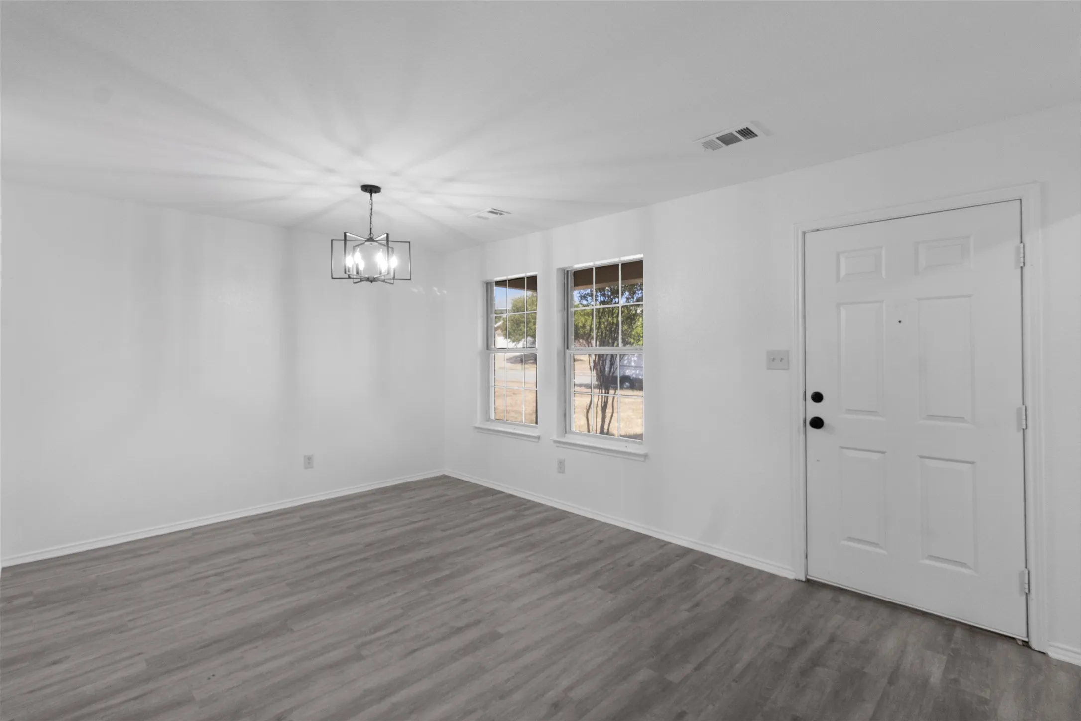 Single Family Residence For Sale in Tarrant County , 408 Centennial Place, Crowley, Texas 76036, 5 Bedroom, 3 Bathroom, 2 Garage spaces, 2,764 Sqft, built in 2002, mls#21368004, Real Estate Agent in Crowley, Homes For Sale in Tarrant county, Homes For Sale in Crowley, Realtor in Crowley Texas, Real Estate Brokerage Independent Realty Texas, Luminita Cordes Realtor