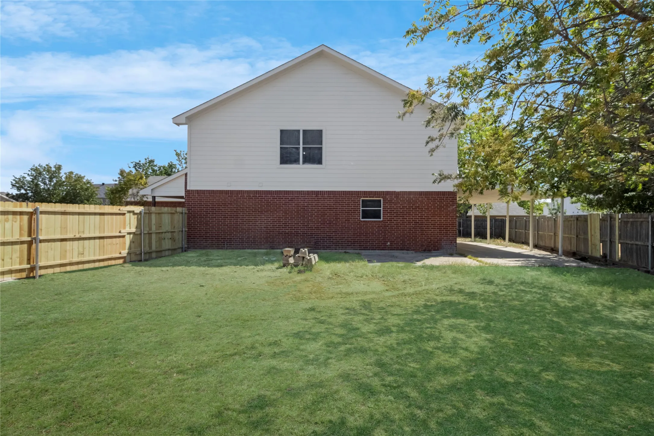 Single Family Residence For Sale in Tarrant County , 408 Centennial Place, Crowley, Texas 76036, 5 Bedroom, 3 Bathroom, 2 Garage spaces, 2,764 Sqft, built in 2002, mls#21368004, Real Estate Agent in Crowley, Homes For Sale in Tarrant county, Homes For Sale in Crowley, Realtor in Crowley Texas, Real Estate Brokerage Independent Realty Texas, Luminita Cordes Realtor
