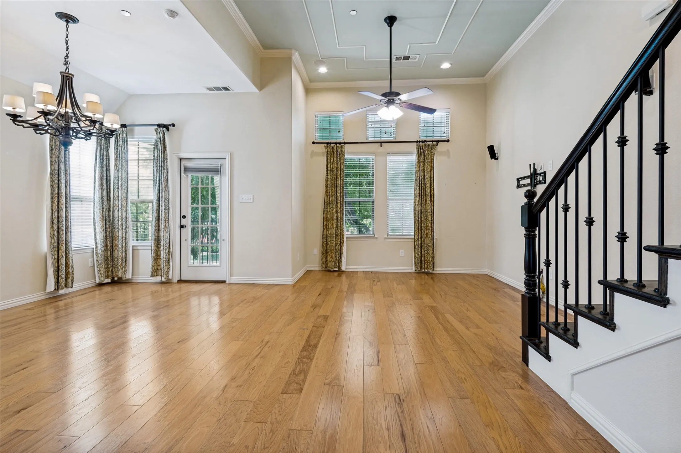 Townhouse For Sale in Dallas County , 6434 Love Drive, Irving, Texas 75039, 3 Bedroom, 4 Bathroom, 2 Garage spaces, 1,919 Sqft, built in 2010, mls#21366266, Real Estate Agent in Irving, Homes For Sale in Dallas county, Homes For Sale in Irving, Realtor in Irving Texas, Real Estate Brokerage Independent Realty Texas, Luminita Cordes Realtor
