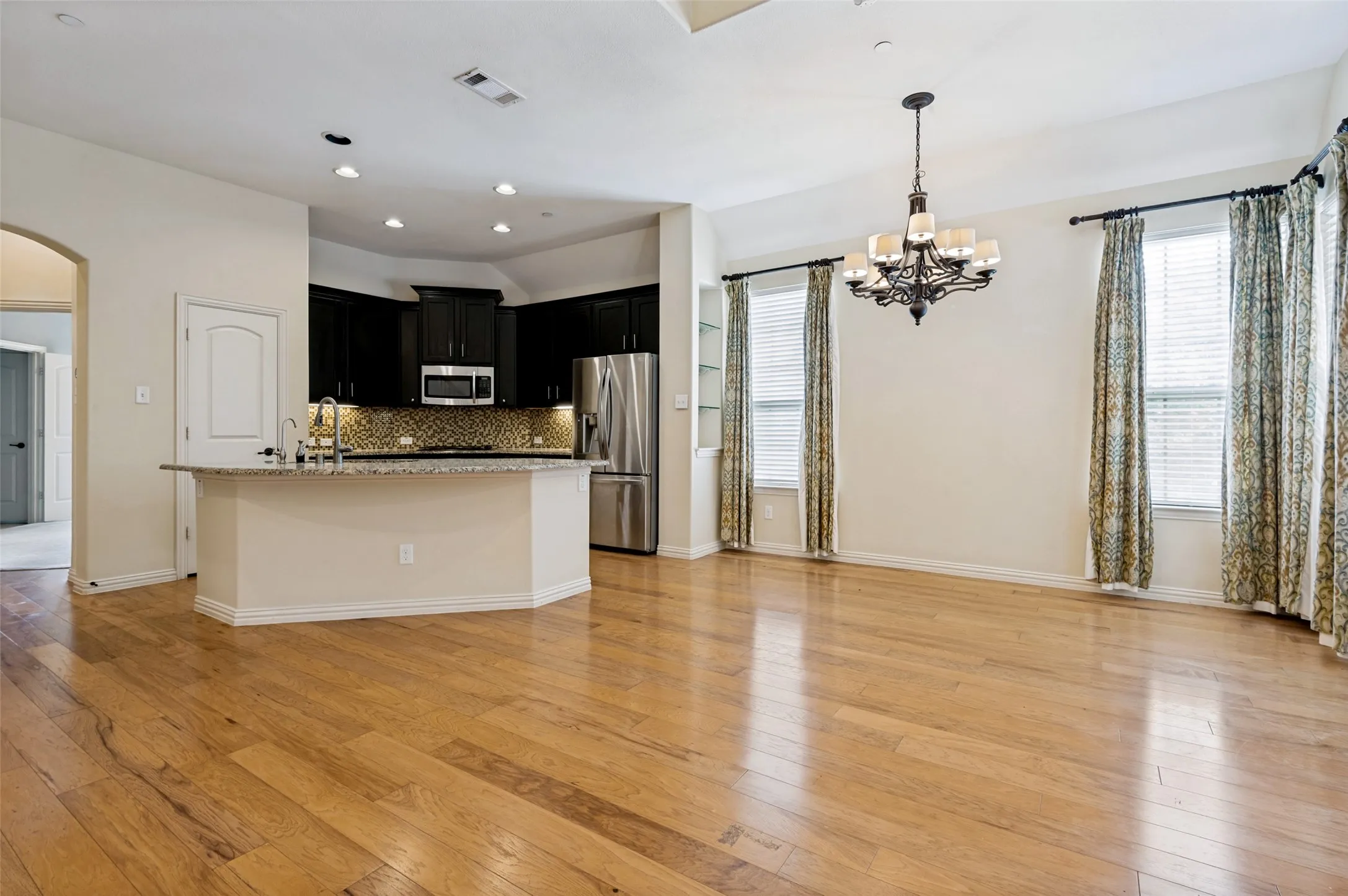 Townhouse For Sale in Dallas County , 6434 Love Drive, Irving, Texas 75039, 3 Bedroom, 4 Bathroom, 2 Garage spaces, 1,919 Sqft, built in 2010, mls#21366266, Real Estate Agent in Irving, Homes For Sale in Dallas county, Homes For Sale in Irving, Realtor in Irving Texas, Real Estate Brokerage Independent Realty Texas, Luminita Cordes Realtor