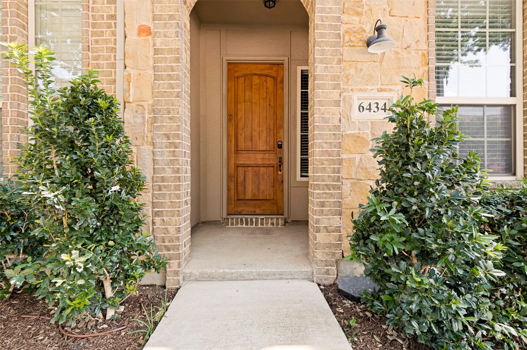 Townhouse For Sale in Dallas County , 6434 Love Drive, Irving, Texas 75039, 3 Bedroom, 4 Bathroom, 2 Garage spaces, 1,919 Sqft, built in 2010, mls#21366266, Real Estate Agent in Irving, Homes For Sale in Dallas county, Homes For Sale in Irving, Realtor in Irving Texas, Real Estate Brokerage Independent Realty Texas, Luminita Cordes Realtor