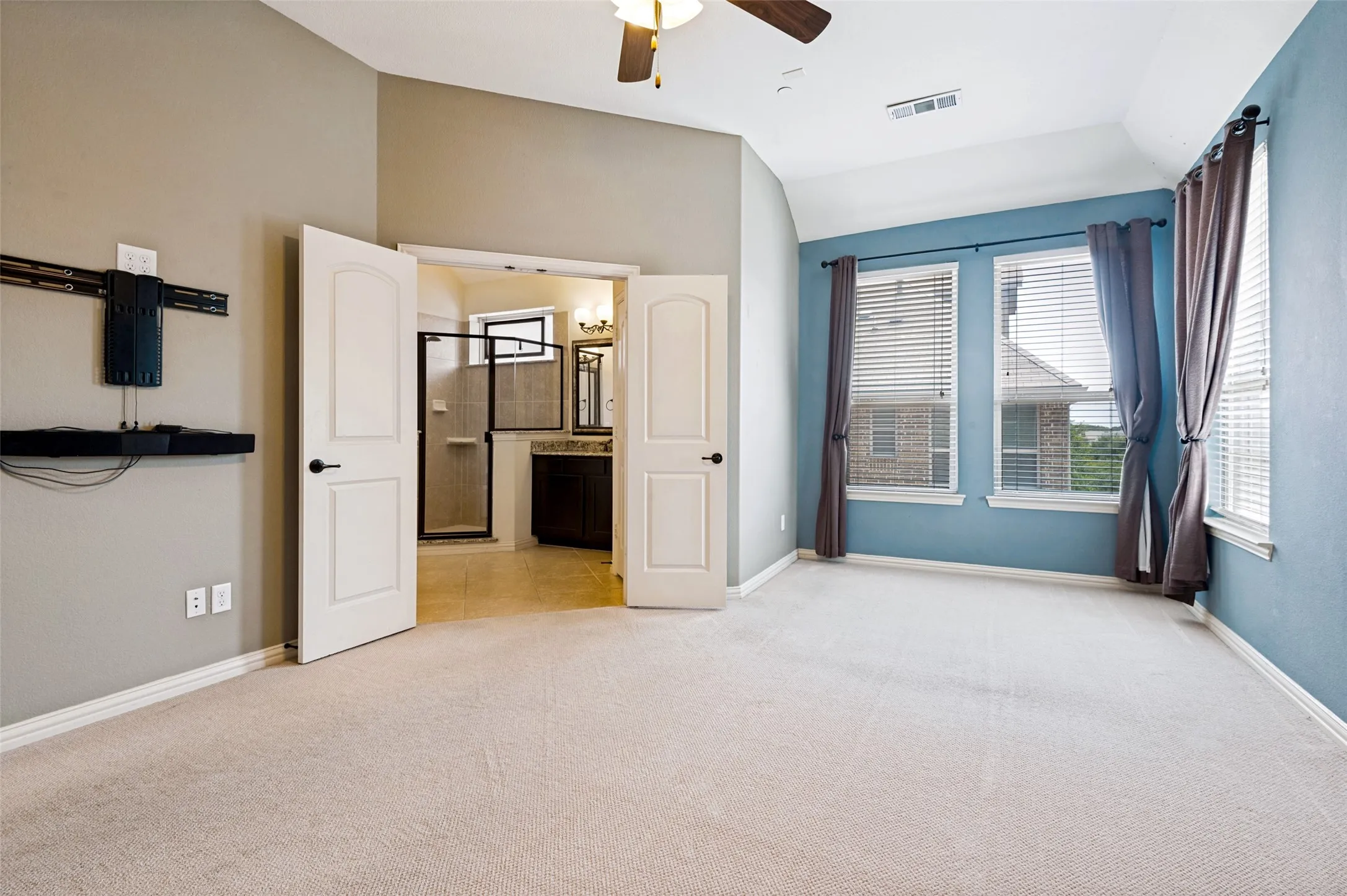 Townhouse For Sale in Dallas County , 6434 Love Drive, Irving, Texas 75039, 3 Bedroom, 4 Bathroom, 2 Garage spaces, 1,919 Sqft, built in 2010, mls#21366266, Real Estate Agent in Irving, Homes For Sale in Dallas county, Homes For Sale in Irving, Realtor in Irving Texas, Real Estate Brokerage Independent Realty Texas, Luminita Cordes Realtor