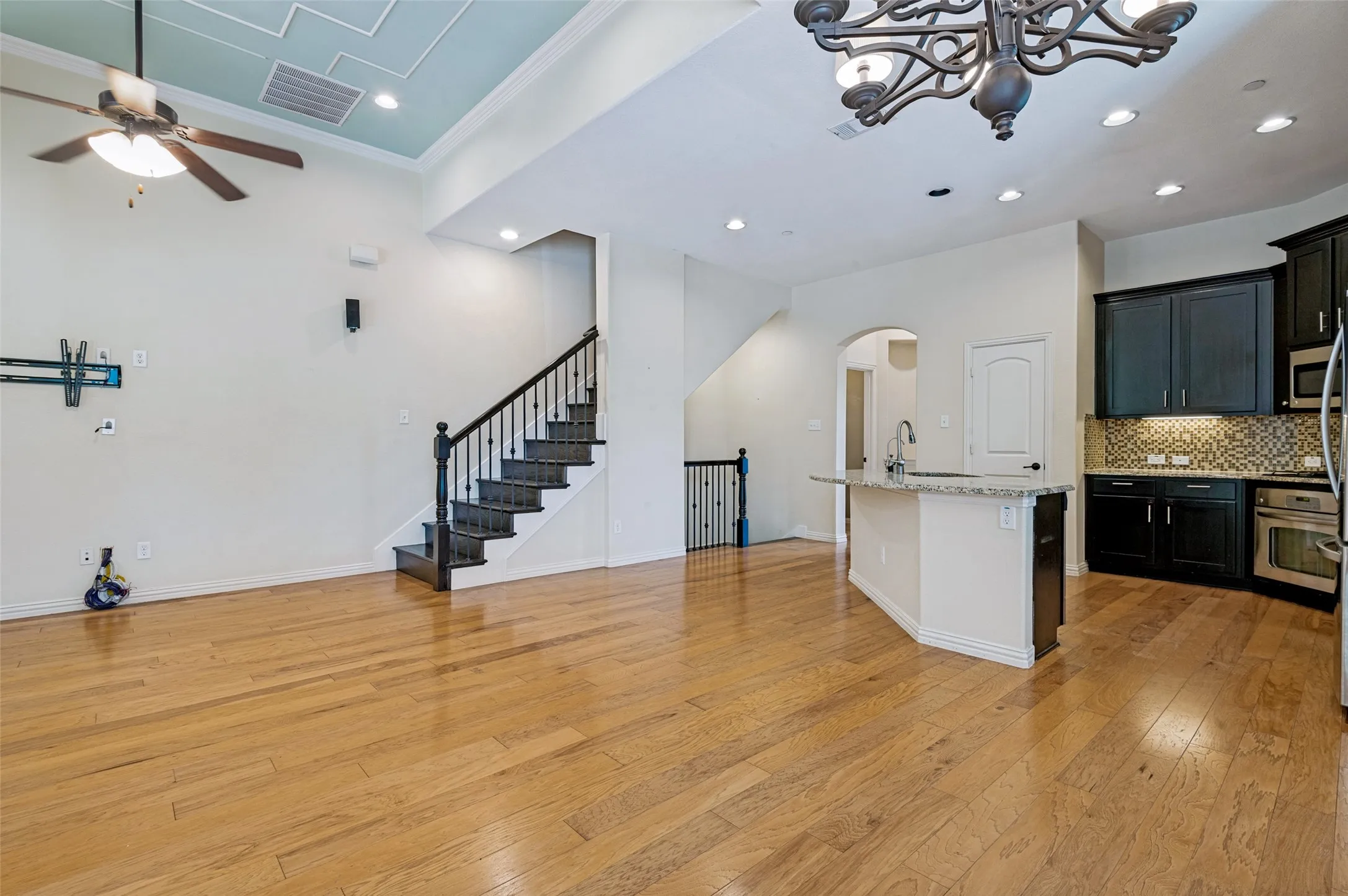 Townhouse For Sale in Dallas County , 6434 Love Drive, Irving, Texas 75039, 3 Bedroom, 4 Bathroom, 2 Garage spaces, 1,919 Sqft, built in 2010, mls#21366266, Real Estate Agent in Irving, Homes For Sale in Dallas county, Homes For Sale in Irving, Realtor in Irving Texas, Real Estate Brokerage Independent Realty Texas, Luminita Cordes Realtor