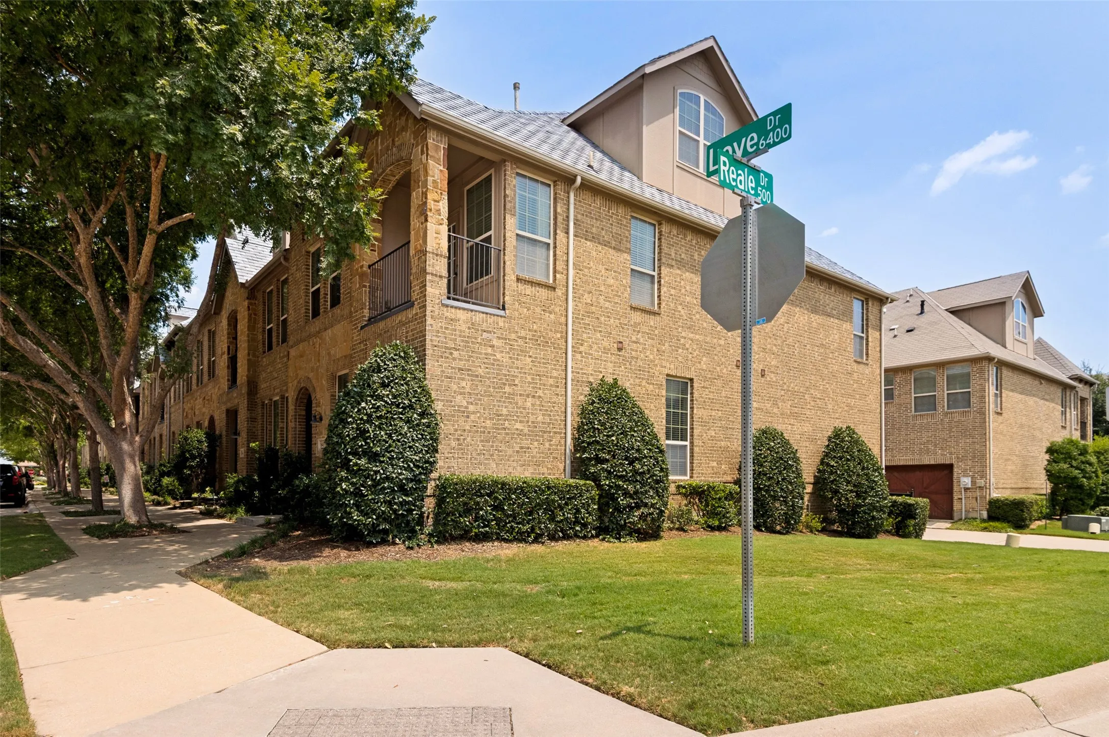 Townhouse For Sale in Dallas County , 6434 Love Drive, Irving, Texas 75039, 3 Bedroom, 4 Bathroom, 2 Garage spaces, 1,919 Sqft, built in 2010, mls#21366266, Real Estate Agent in Irving, Homes For Sale in Dallas county, Homes For Sale in Irving, Realtor in Irving Texas, Real Estate Brokerage Independent Realty Texas, Luminita Cordes Realtor