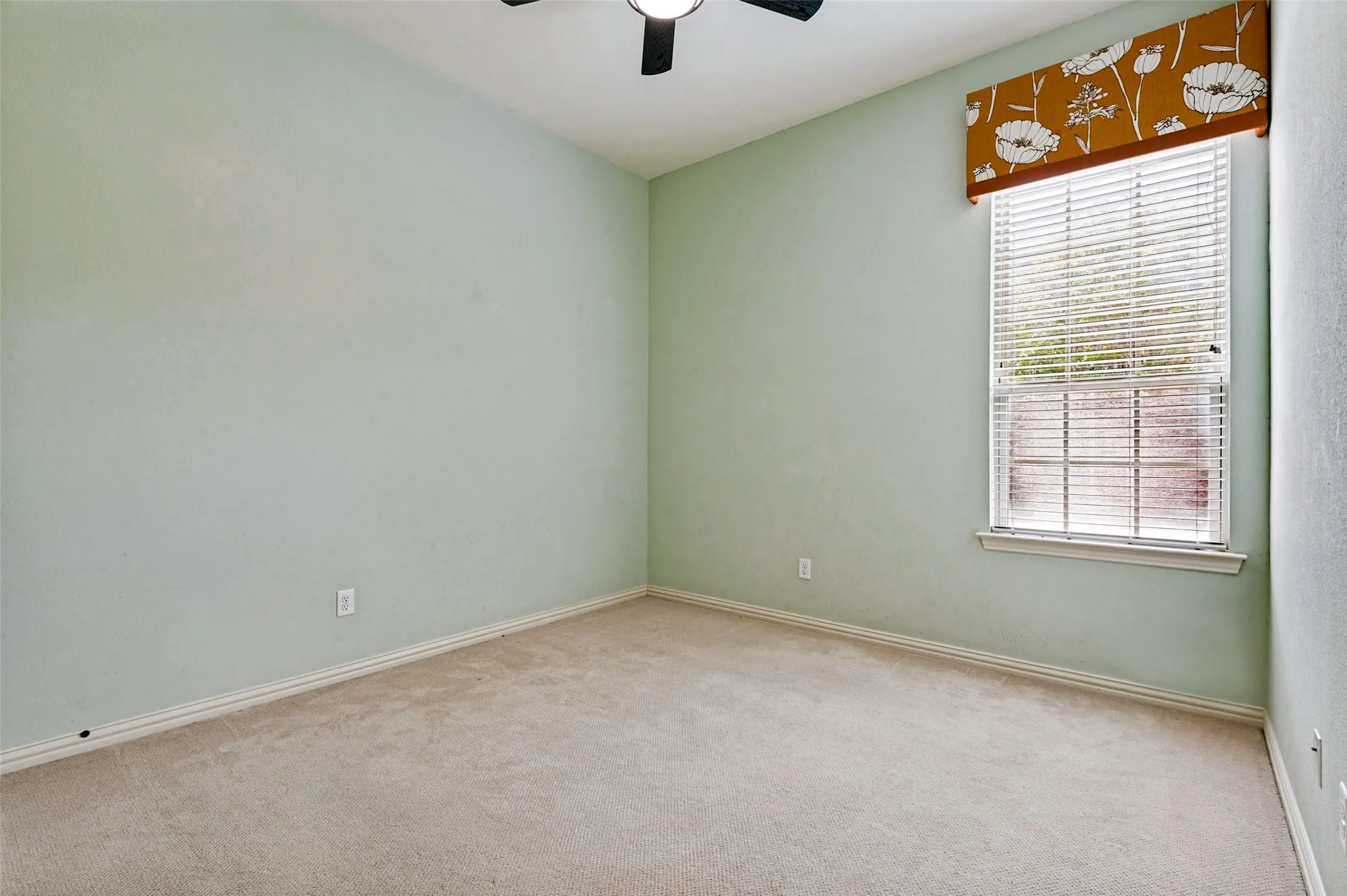 Townhouse For Sale in Dallas County , 6434 Love Drive, Irving, Texas 75039, 3 Bedroom, 4 Bathroom, 2 Garage spaces, 1,919 Sqft, built in 2010, mls#21366266, Real Estate Agent in Irving, Homes For Sale in Dallas county, Homes For Sale in Irving, Realtor in Irving Texas, Real Estate Brokerage Independent Realty Texas, Luminita Cordes Realtor