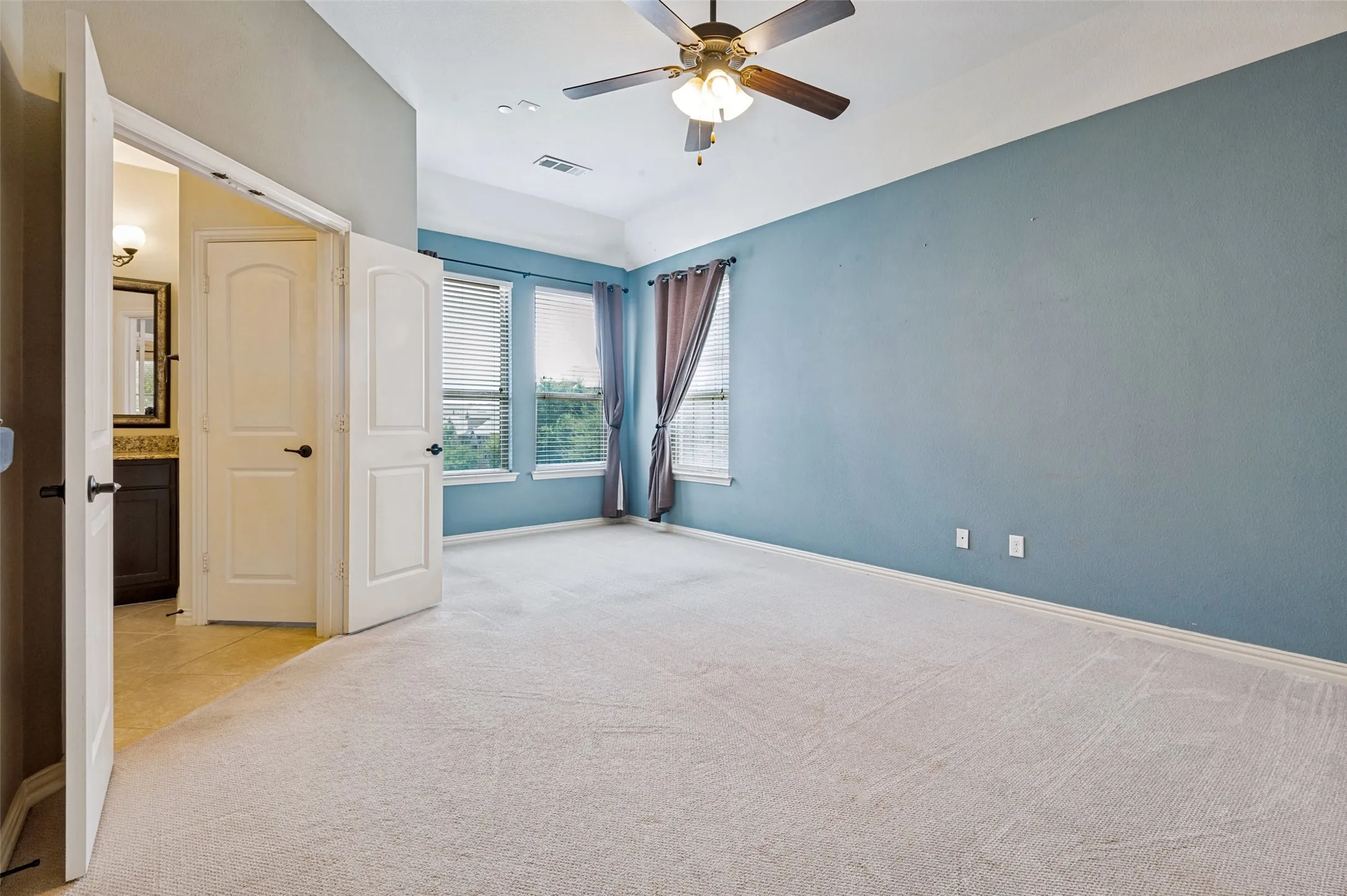 Townhouse For Sale in Dallas County , 6434 Love Drive, Irving, Texas 75039, 3 Bedroom, 4 Bathroom, 2 Garage spaces, 1,919 Sqft, built in 2010, mls#21366266, Real Estate Agent in Irving, Homes For Sale in Dallas county, Homes For Sale in Irving, Realtor in Irving Texas, Real Estate Brokerage Independent Realty Texas, Luminita Cordes Realtor