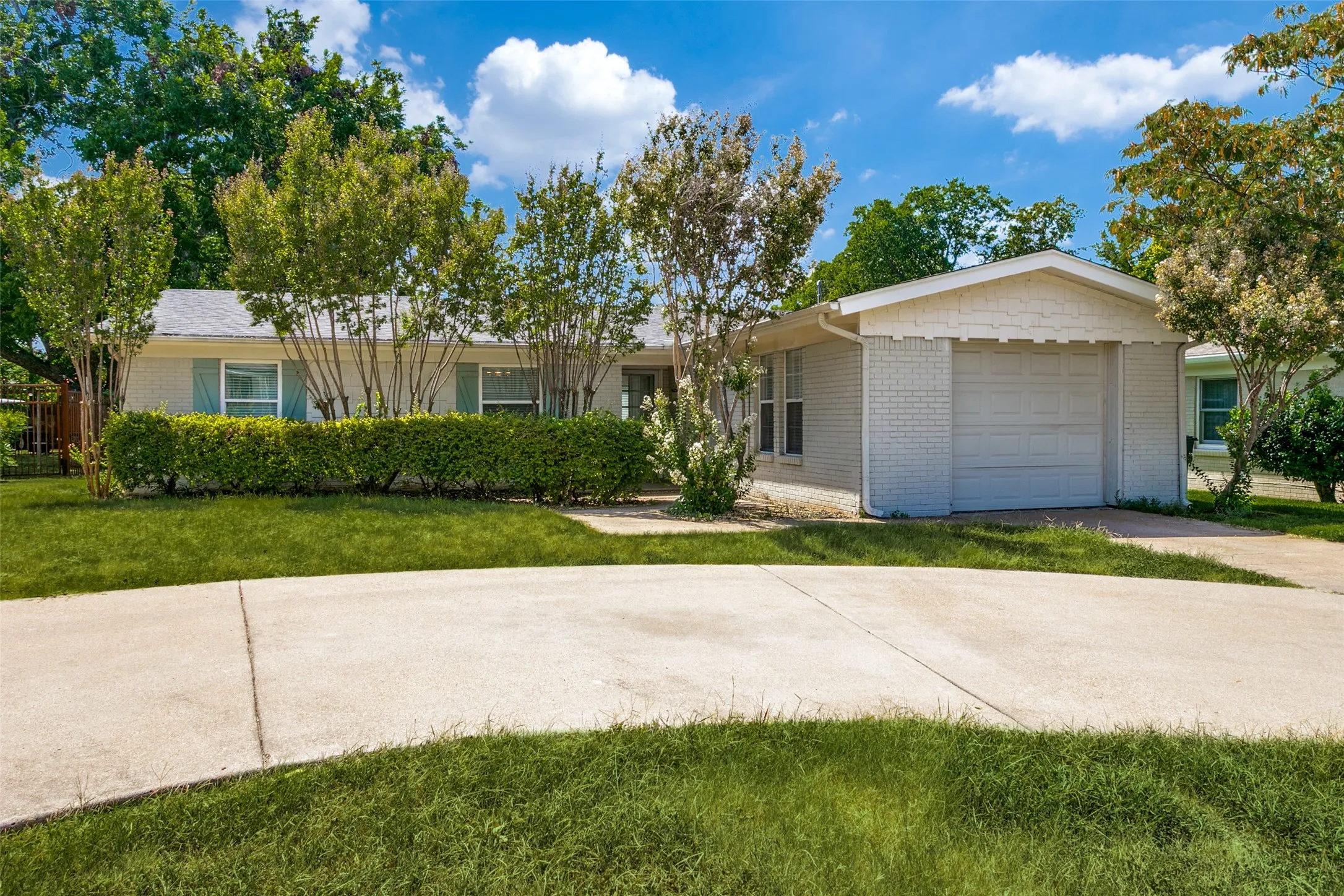 Single Family Residence For Rent in Tarrant County , 3612 Winston Road, Fort Worth, Texas 76109, 4 Bedroom, 3 Bathroom, Garage spaces, 2,000 Sqft, built in 1956, mls#21367508, Real Estate Agent in Fort Worth, Homes For Rent in Tarrant county, Homes For Rent in Fort Worth, Realtor in Fort Worth Texas, Real Estate Brokerage Independent Realty Texas, Luminita Cordes Realtor