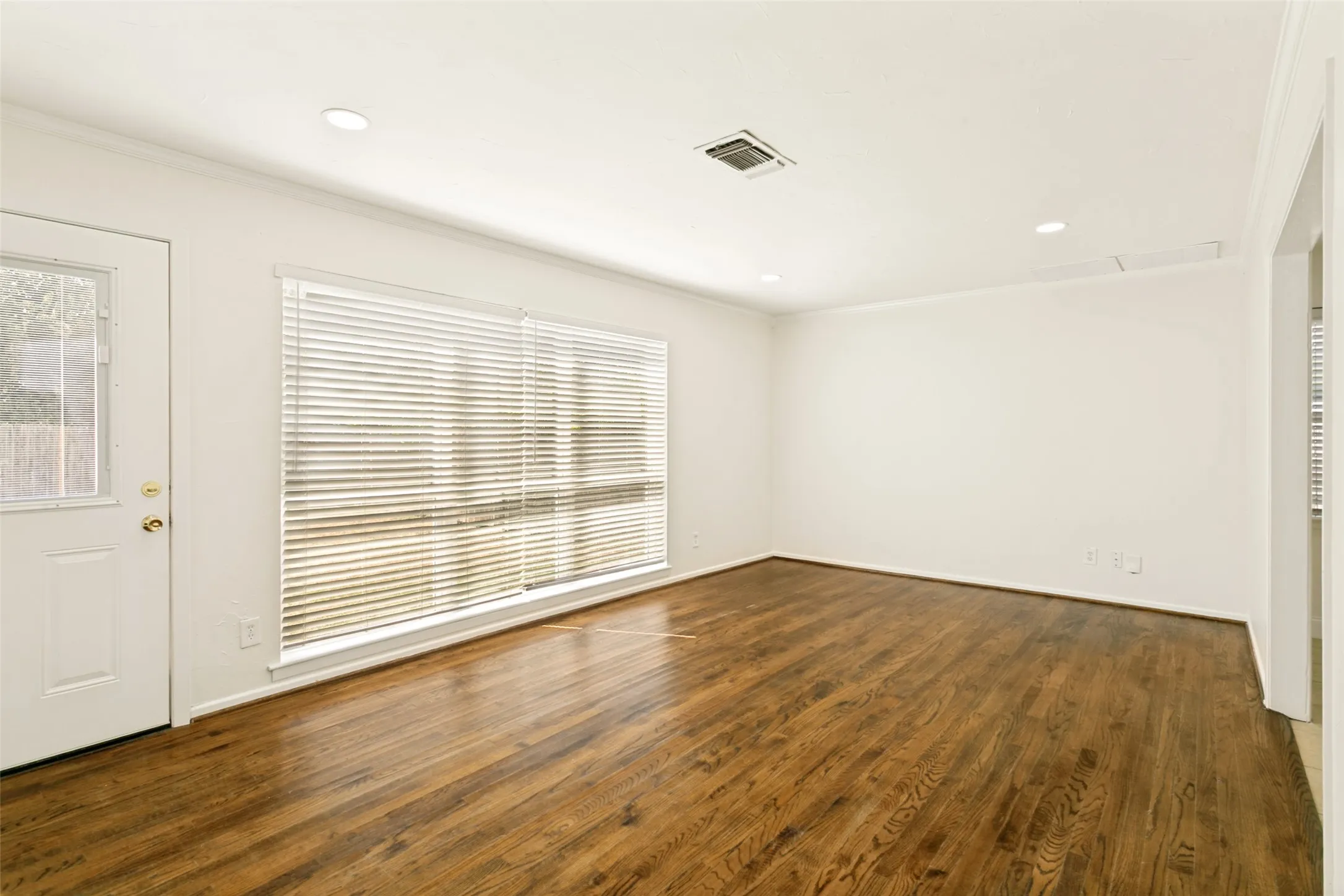 Single Family Residence For Rent in Tarrant County , 3612 Winston Road, Fort Worth, Texas 76109, 4 Bedroom, 3 Bathroom, Garage spaces, 2,000 Sqft, built in 1956, mls#21367508, Real Estate Agent in Fort Worth, Homes For Rent in Tarrant county, Homes For Rent in Fort Worth, Realtor in Fort Worth Texas, Real Estate Brokerage Independent Realty Texas, Luminita Cordes Realtor