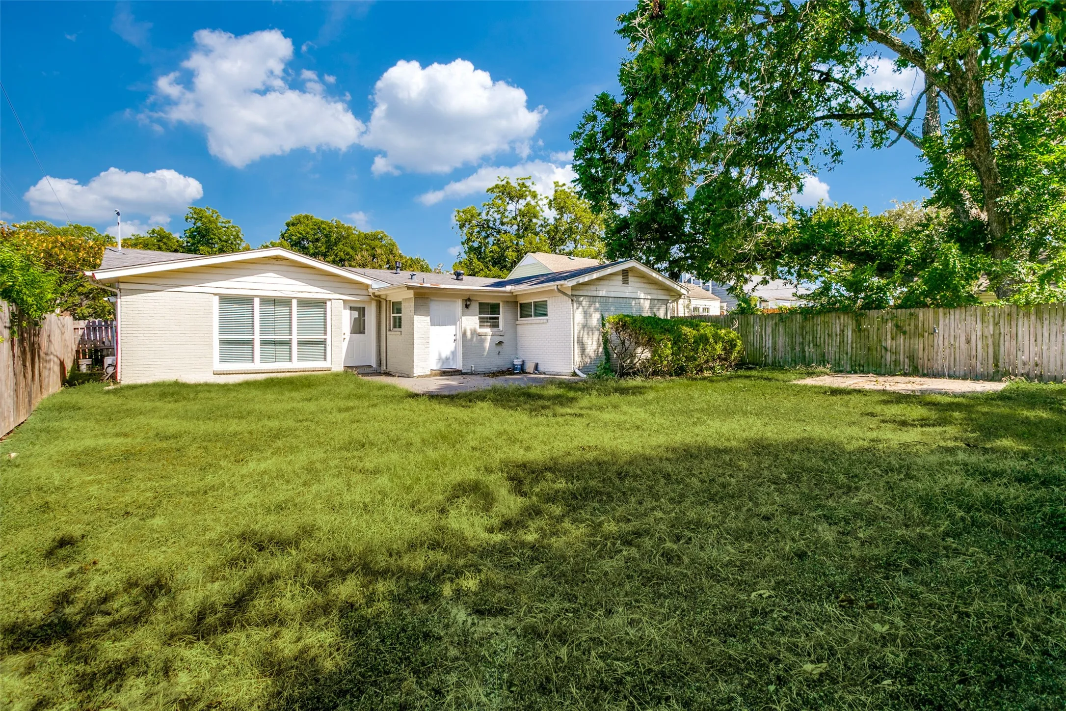 Single Family Residence For Rent in Tarrant County , 3612 Winston Road, Fort Worth, Texas 76109, 4 Bedroom, 3 Bathroom, Garage spaces, 2,000 Sqft, built in 1956, mls#21367508, Real Estate Agent in Fort Worth, Homes For Rent in Tarrant county, Homes For Rent in Fort Worth, Realtor in Fort Worth Texas, Real Estate Brokerage Independent Realty Texas, Luminita Cordes Realtor