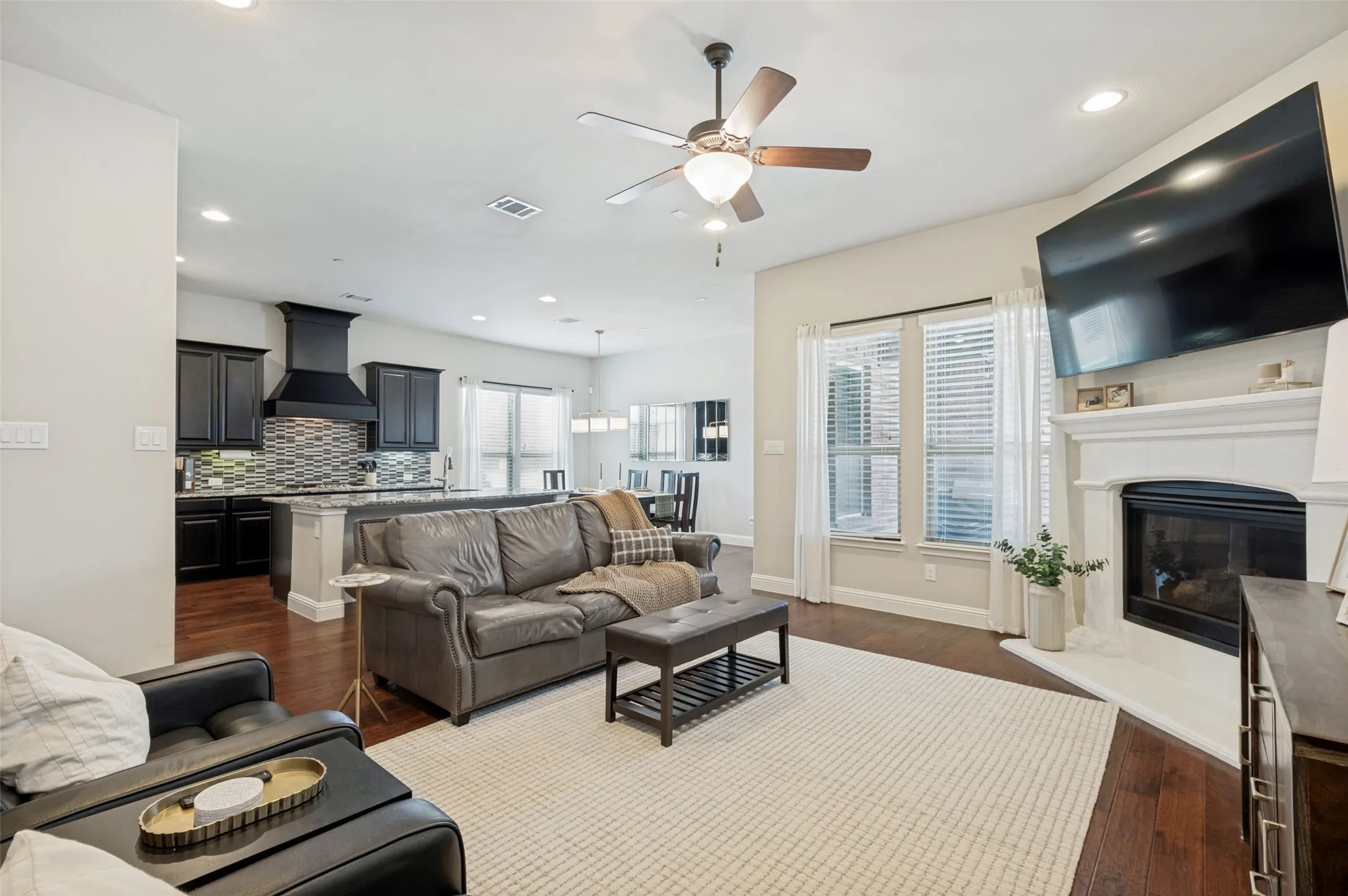Condominium For Sale in Collin County , 5101 Kentwood Drive, Mc Kinney, Texas 75070, 3 Bedroom, 4 Bathroom, 2 Garage spaces, 2,894 Sqft, built in 2016, mls#21357905, Real Estate Agent in Mc Kinney, Homes For Sale in Collin county, Homes For Sale in Mc Kinney, Realtor in Mc Kinney Texas, Real Estate Brokerage Independent Realty Texas, Luminita Cordes Realtor