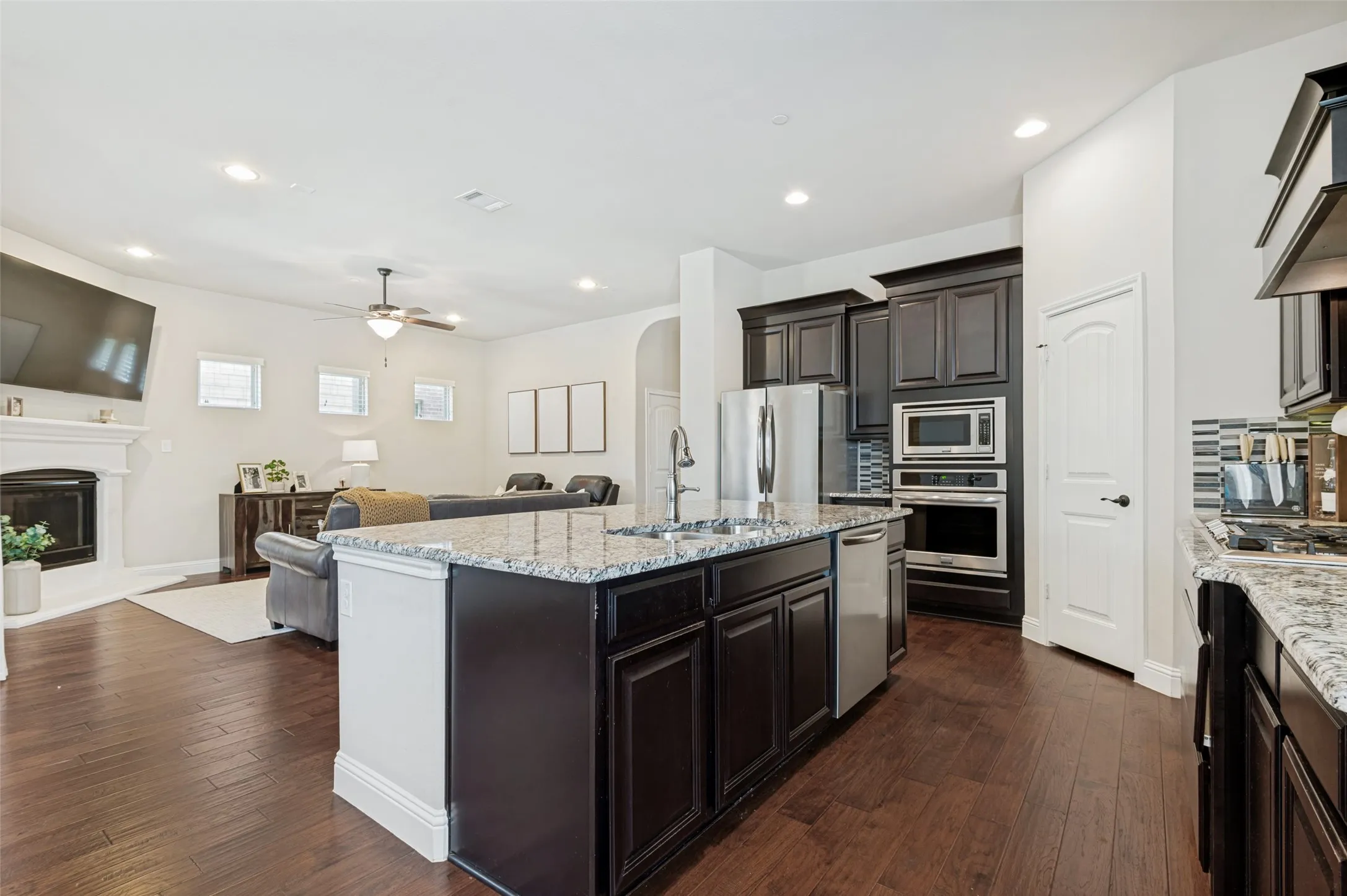 Condominium For Sale in Collin County , 5101 Kentwood Drive, Mc Kinney, Texas 75070, 3 Bedroom, 4 Bathroom, 2 Garage spaces, 2,894 Sqft, built in 2016, mls#21357905, Real Estate Agent in Mc Kinney, Homes For Sale in Collin county, Homes For Sale in Mc Kinney, Realtor in Mc Kinney Texas, Real Estate Brokerage Independent Realty Texas, Luminita Cordes Realtor