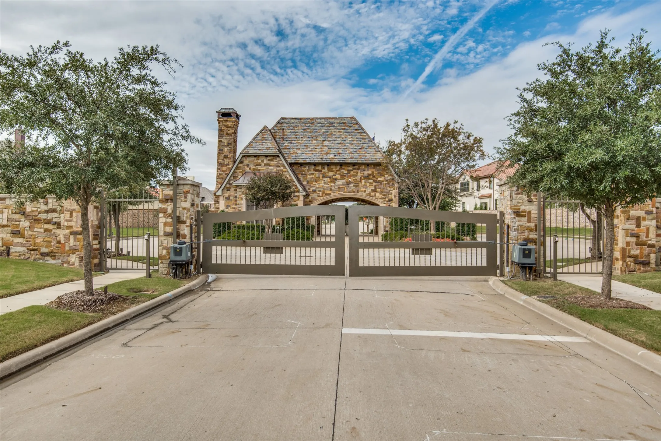 Condominium For Sale in Collin County , 5101 Kentwood Drive, Mc Kinney, Texas 75070, 3 Bedroom, 4 Bathroom, 2 Garage spaces, 2,894 Sqft, built in 2016, mls#21357905, Real Estate Agent in Mc Kinney, Homes For Sale in Collin county, Homes For Sale in Mc Kinney, Realtor in Mc Kinney Texas, Real Estate Brokerage Independent Realty Texas, Luminita Cordes Realtor