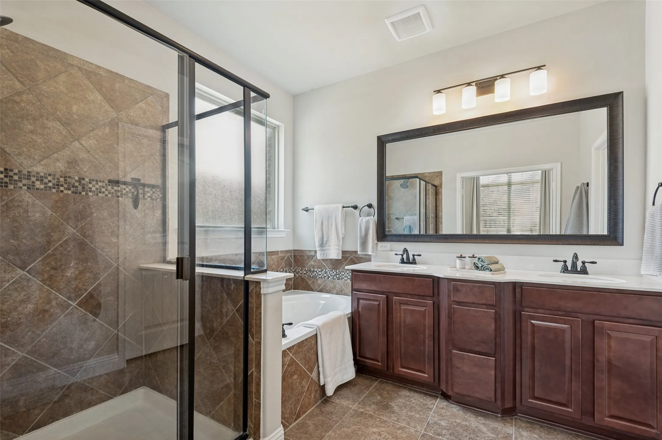 Condominium For Sale in Collin County , 5101 Kentwood Drive, Mc Kinney, Texas 75070, 3 Bedroom, 4 Bathroom, 2 Garage spaces, 2,894 Sqft, built in 2016, mls#21357905, Real Estate Agent in Mc Kinney, Homes For Sale in Collin county, Homes For Sale in Mc Kinney, Realtor in Mc Kinney Texas, Real Estate Brokerage Independent Realty Texas, Luminita Cordes Realtor