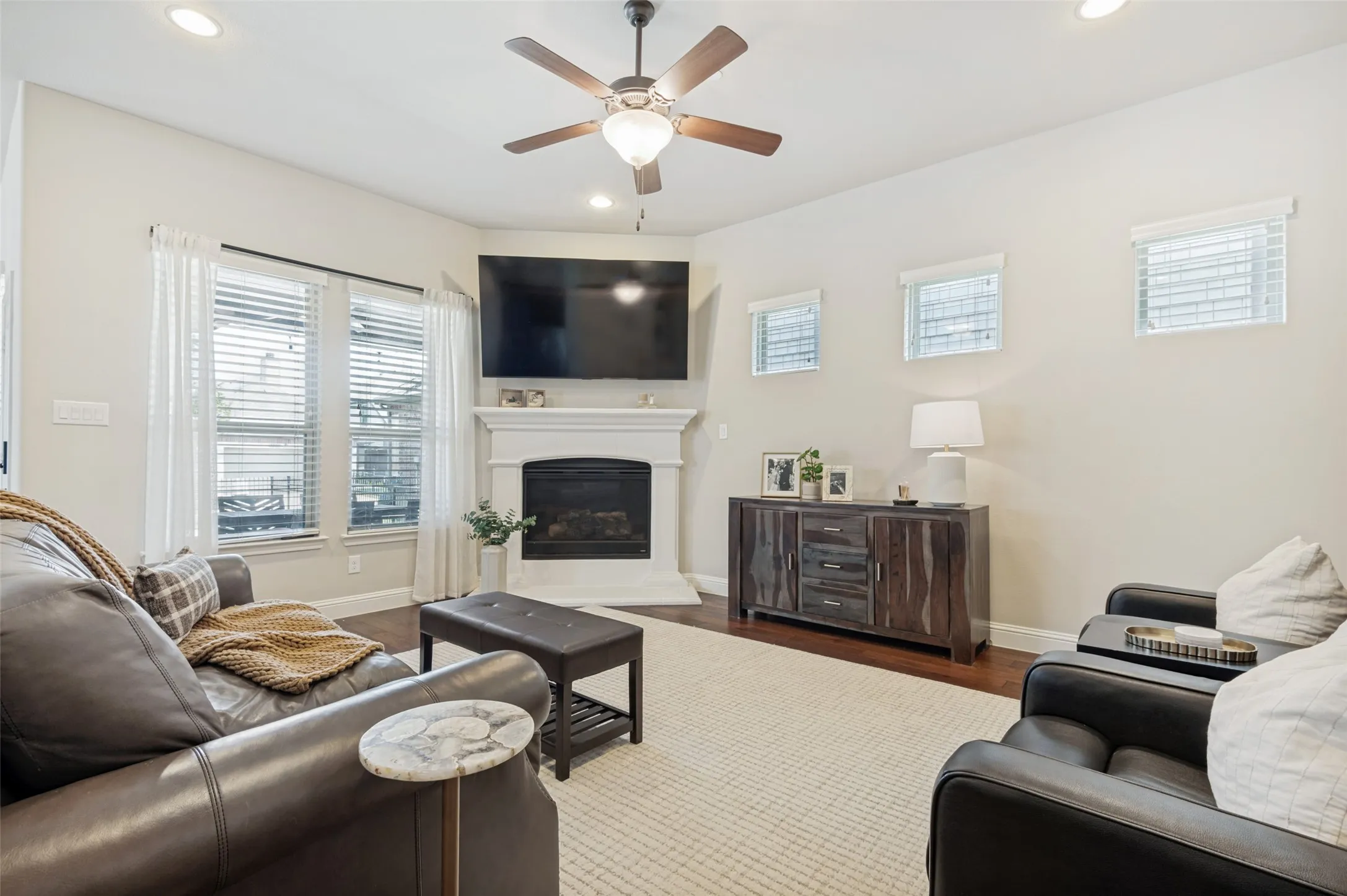 Condominium For Sale in Collin County , 5101 Kentwood Drive, Mc Kinney, Texas 75070, 3 Bedroom, 4 Bathroom, 2 Garage spaces, 2,894 Sqft, built in 2016, mls#21357905, Real Estate Agent in Mc Kinney, Homes For Sale in Collin county, Homes For Sale in Mc Kinney, Realtor in Mc Kinney Texas, Real Estate Brokerage Independent Realty Texas, Luminita Cordes Realtor