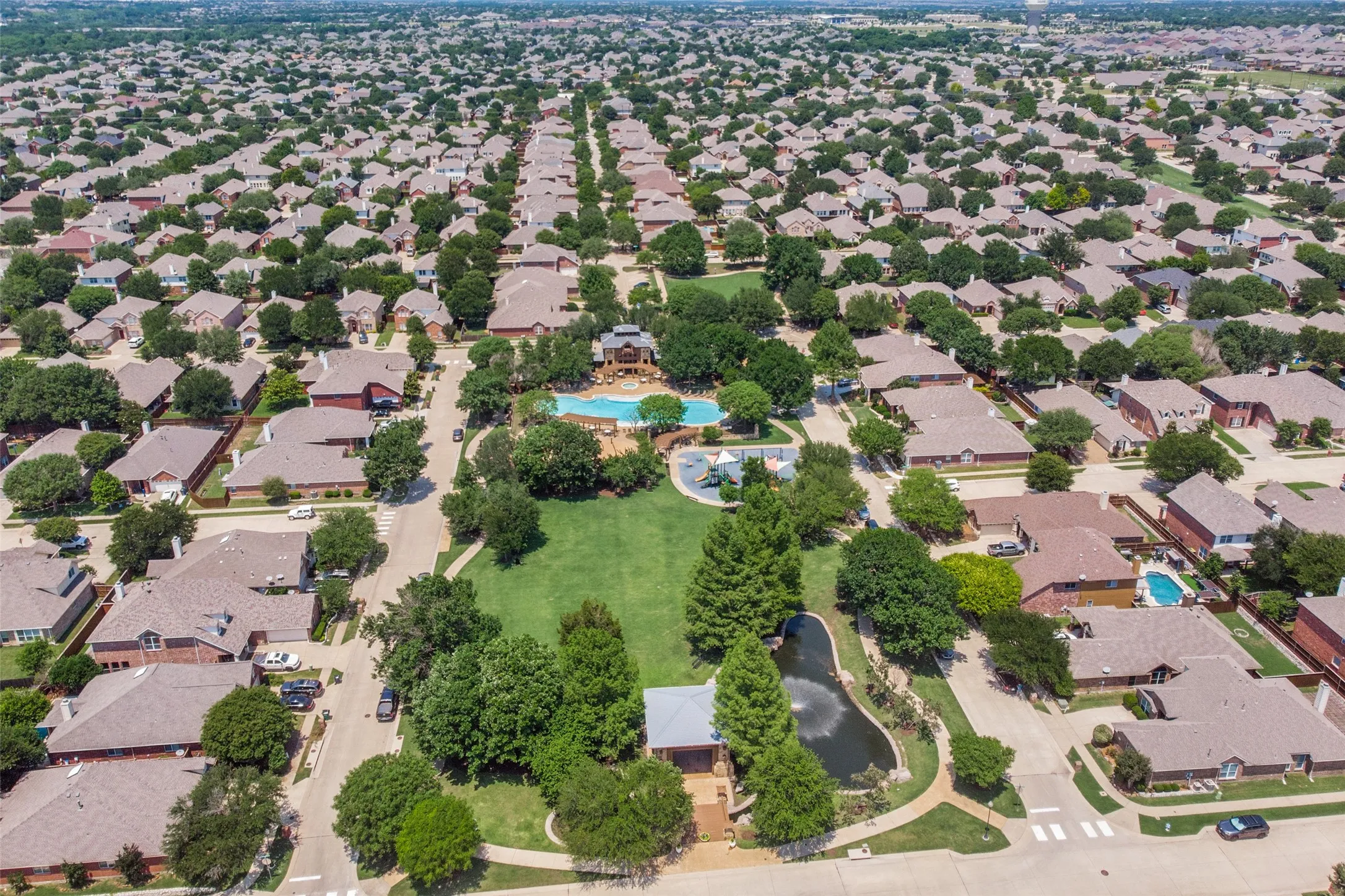 Condominium For Sale in Collin County , 5101 Kentwood Drive, Mc Kinney, Texas 75070, 3 Bedroom, 4 Bathroom, 2 Garage spaces, 2,894 Sqft, built in 2016, mls#21357905, Real Estate Agent in Mc Kinney, Homes For Sale in Collin county, Homes For Sale in Mc Kinney, Realtor in Mc Kinney Texas, Real Estate Brokerage Independent Realty Texas, Luminita Cordes Realtor