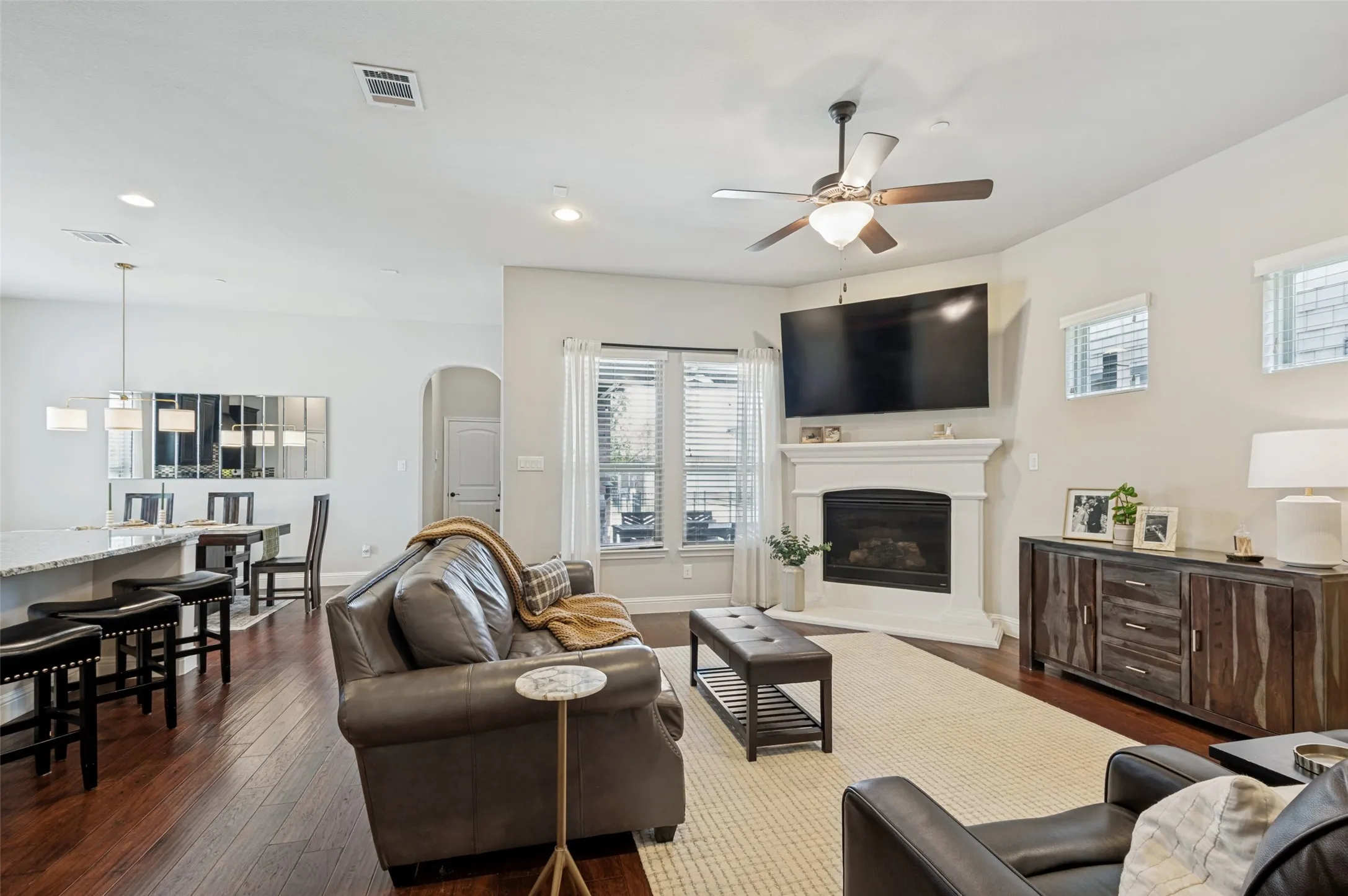 Condominium For Sale in Collin County , 5101 Kentwood Drive, Mc Kinney, Texas 75070, 3 Bedroom, 4 Bathroom, 2 Garage spaces, 2,894 Sqft, built in 2016, mls#21357905, Real Estate Agent in Mc Kinney, Homes For Sale in Collin county, Homes For Sale in Mc Kinney, Realtor in Mc Kinney Texas, Real Estate Brokerage Independent Realty Texas, Luminita Cordes Realtor