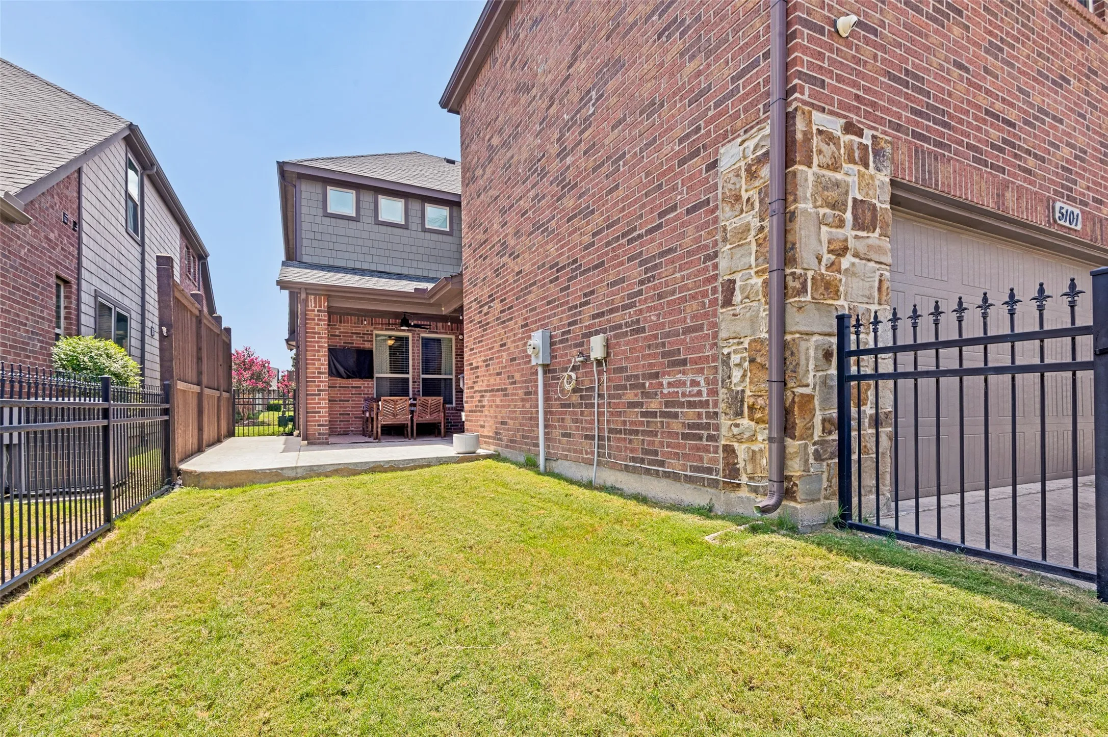 Condominium For Sale in Collin County , 5101 Kentwood Drive, Mc Kinney, Texas 75070, 3 Bedroom, 4 Bathroom, 2 Garage spaces, 2,894 Sqft, built in 2016, mls#21357905, Real Estate Agent in Mc Kinney, Homes For Sale in Collin county, Homes For Sale in Mc Kinney, Realtor in Mc Kinney Texas, Real Estate Brokerage Independent Realty Texas, Luminita Cordes Realtor