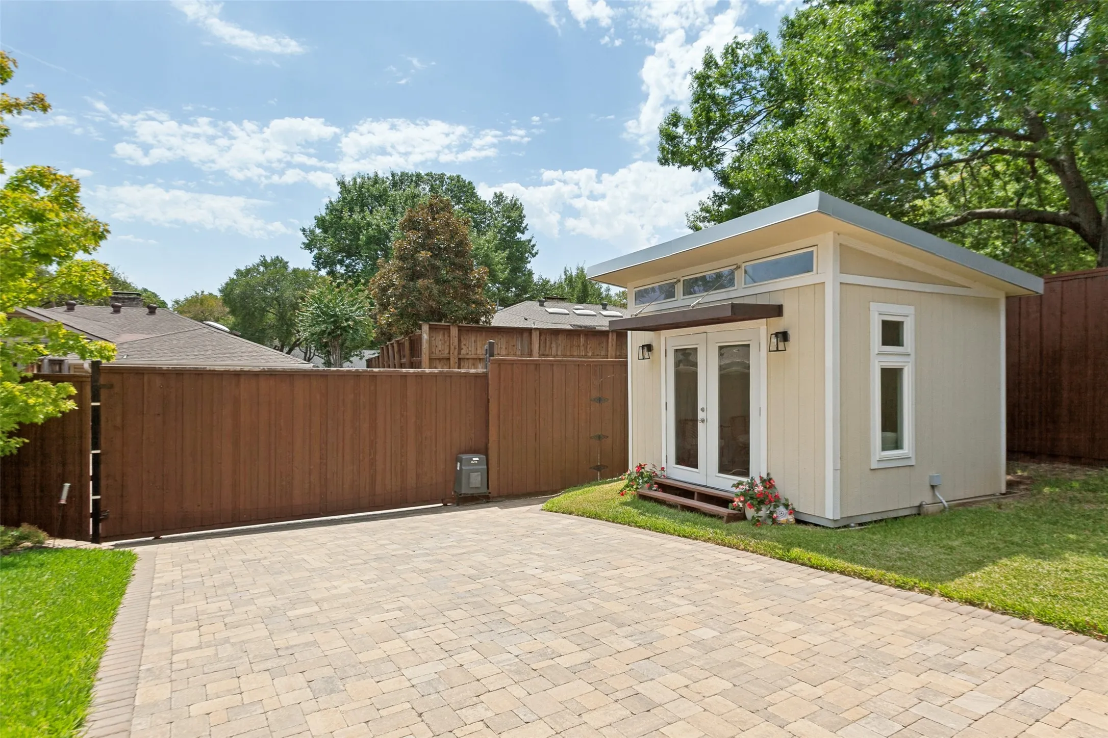 Electric gate and upgraded driveway