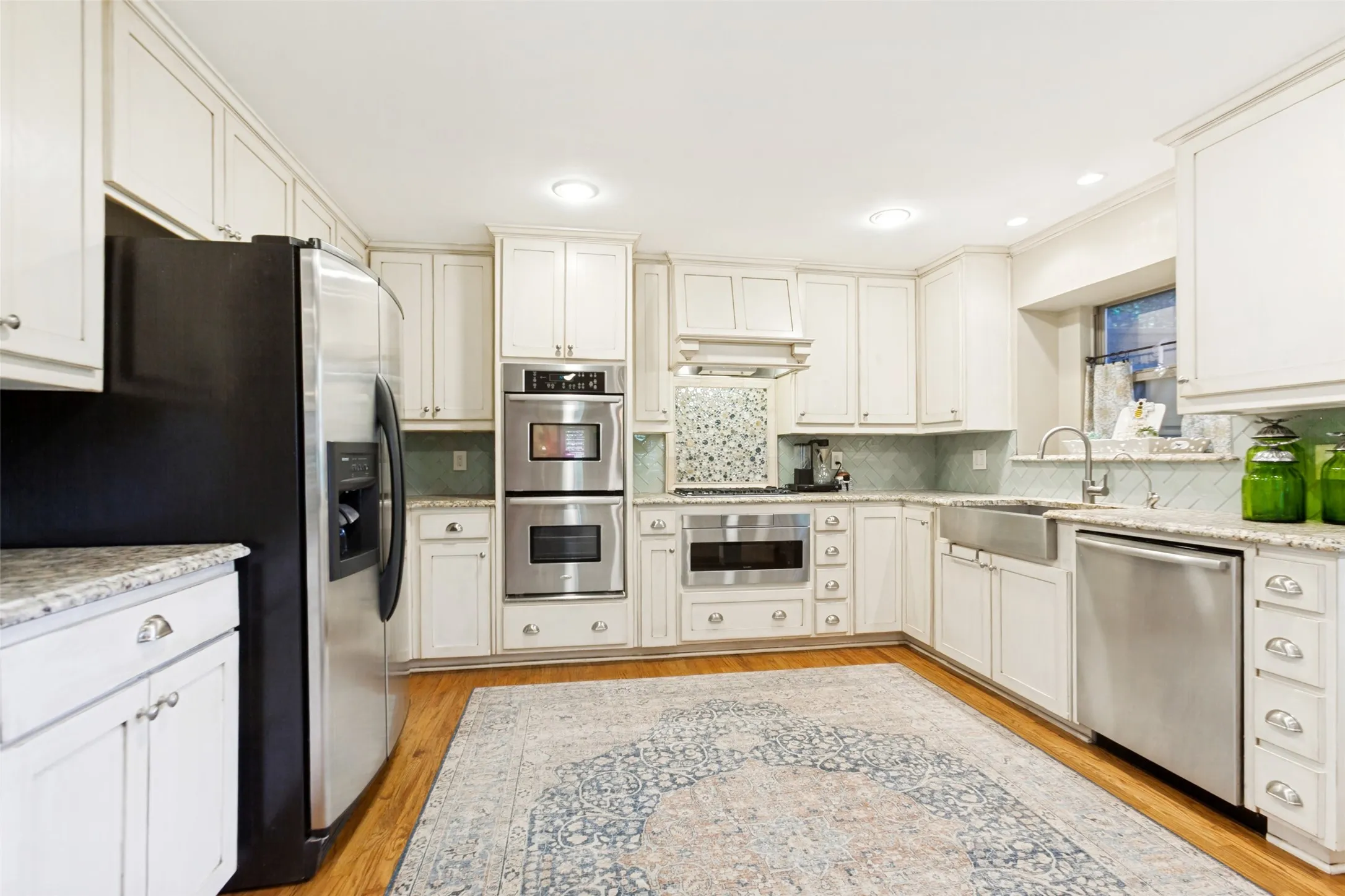 Stainless appliances and sink