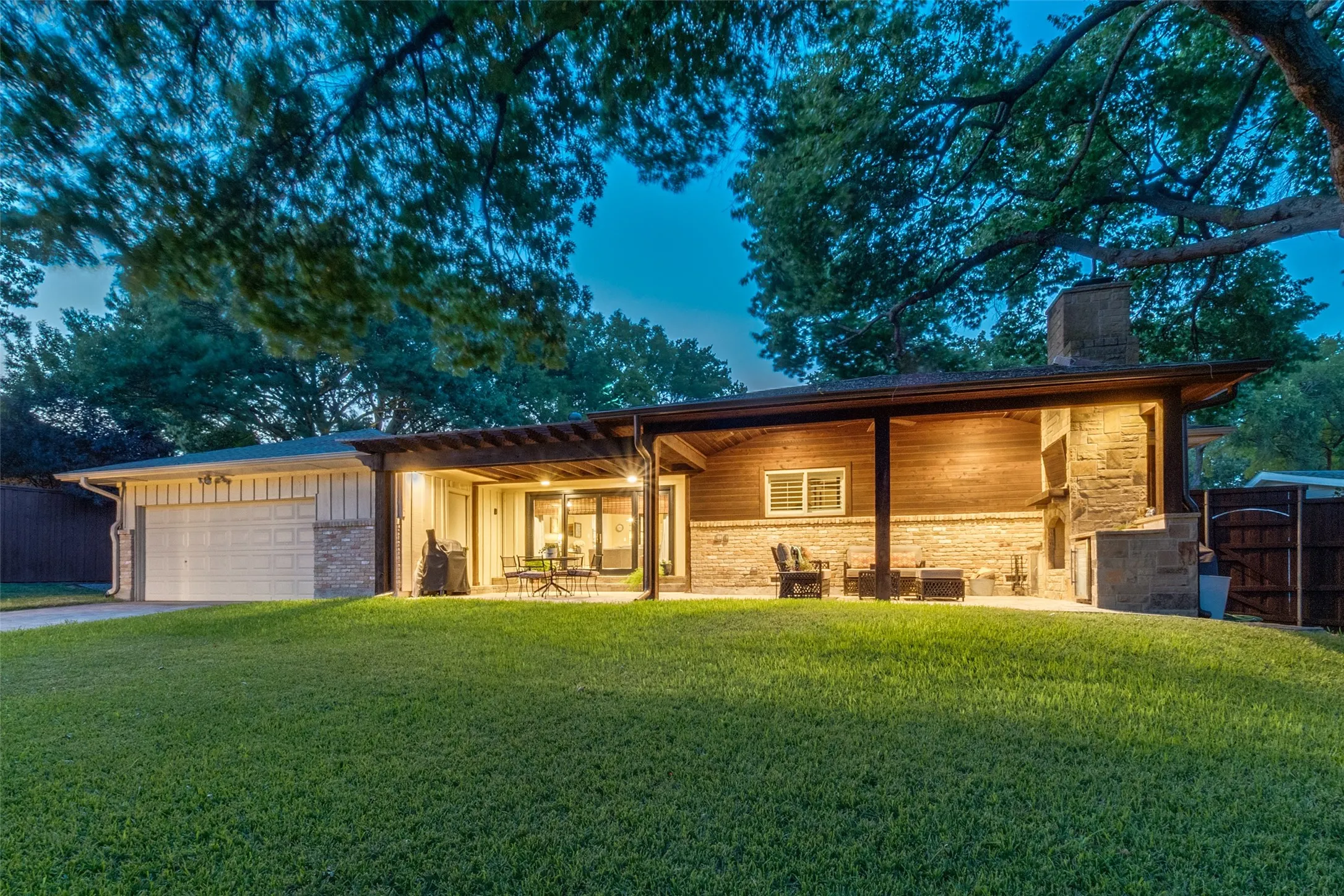 Single Family Residence For Sale in Dallas County , 313 Arborcrest Drive, Richardson, Texas 75080, 4 Bedroom, 4 Bathroom, 2 Garage spaces, 2,646 Sqft, built in 1968, mls#21364609, Real Estate Agent in Richardson, Homes For Sale in Dallas county, Homes For Sale in Richardson, Realtor in Richardson Texas, Real Estate Brokerage Independent Realty Texas, Luminita Cordes Realtor