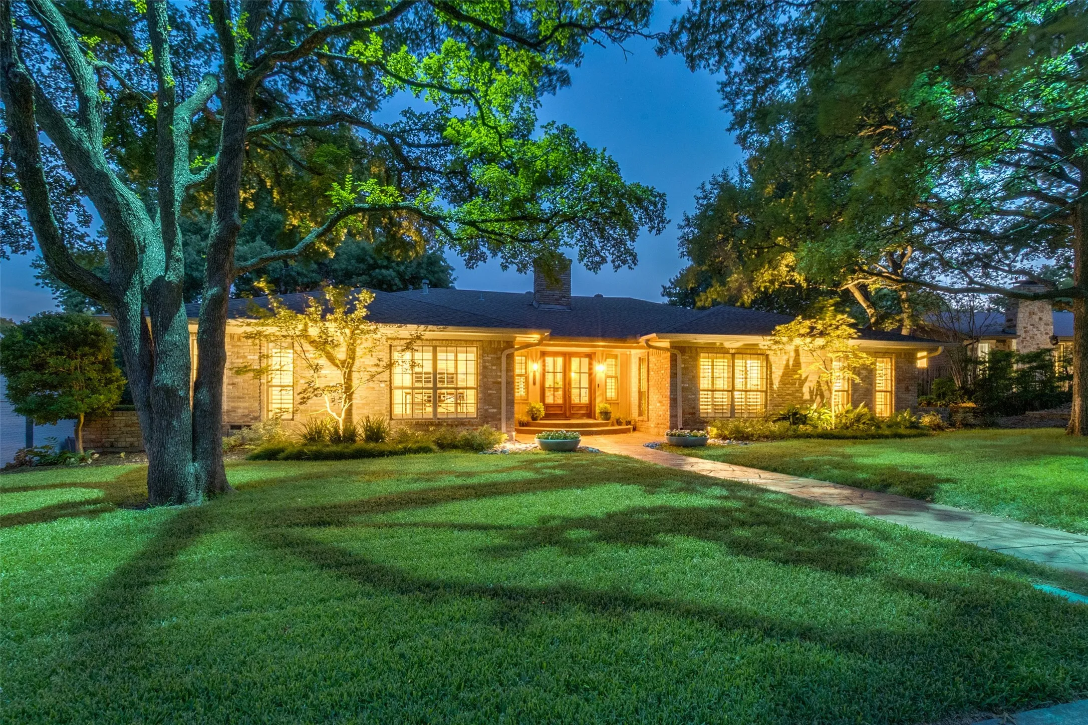 Single Family Residence For Sale in Dallas County , 313 Arborcrest Drive, Richardson, Texas 75080, 4 Bedroom, 4 Bathroom, 2 Garage spaces, 2,646 Sqft, built in 1968, mls#21364609, Real Estate Agent in Richardson, Homes For Sale in Dallas county, Homes For Sale in Richardson, Realtor in Richardson Texas, Real Estate Brokerage Independent Realty Texas, Luminita Cordes Realtor