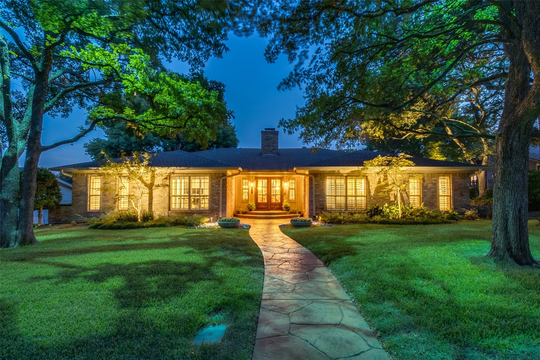 Single Family Residence For Sale in Dallas County , 313 Arborcrest Drive, Richardson, Texas 75080, 4 Bedroom, 4 Bathroom, 2 Garage spaces, 2,646 Sqft, built in 1968, mls#21364609, Real Estate Agent in Richardson, Homes For Sale in Dallas county, Homes For Sale in Richardson, Realtor in Richardson Texas, Real Estate Brokerage Independent Realty Texas, Luminita Cordes Realtor